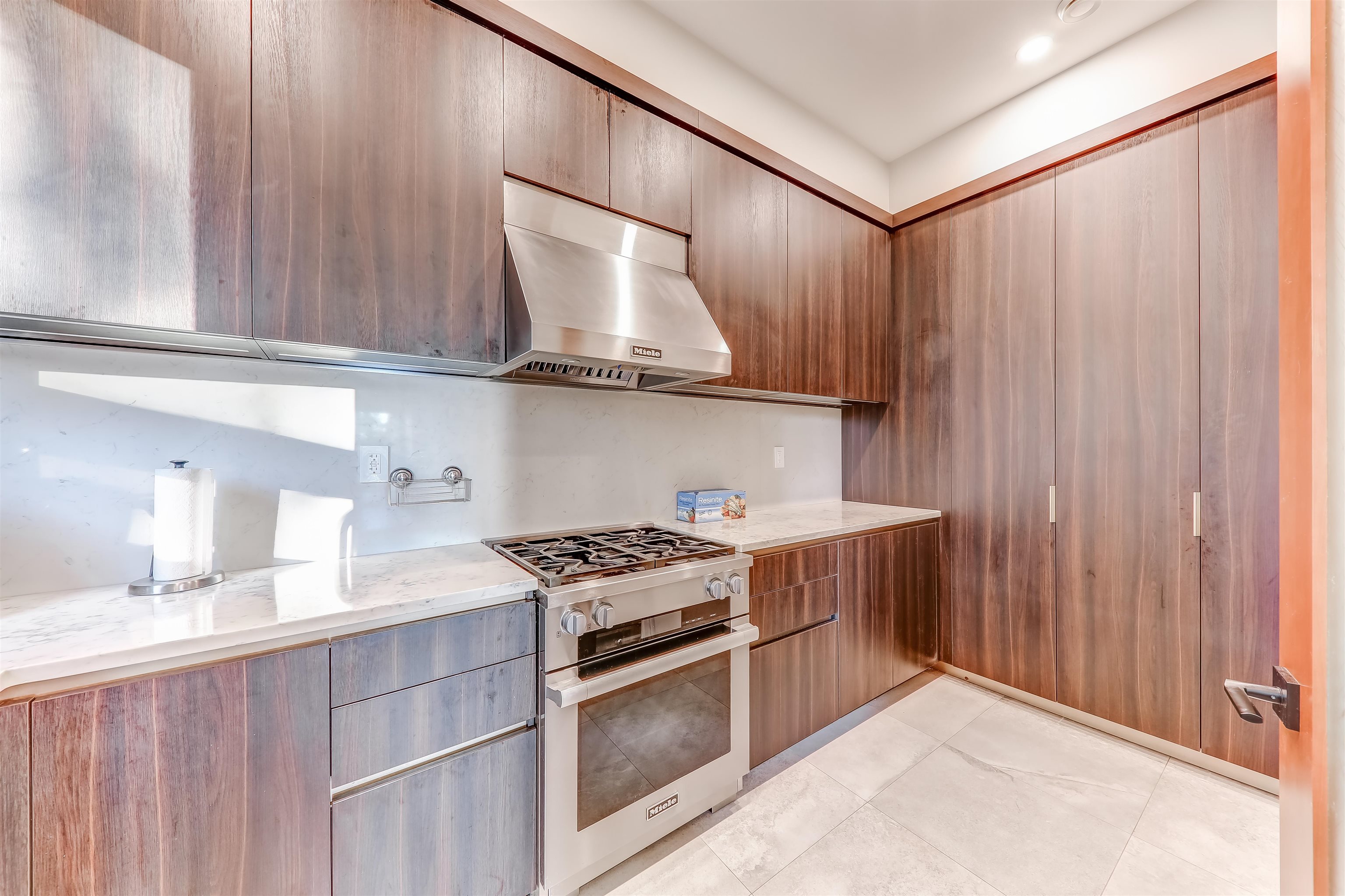 Listing image of 1497 QUEENS AVENUE
