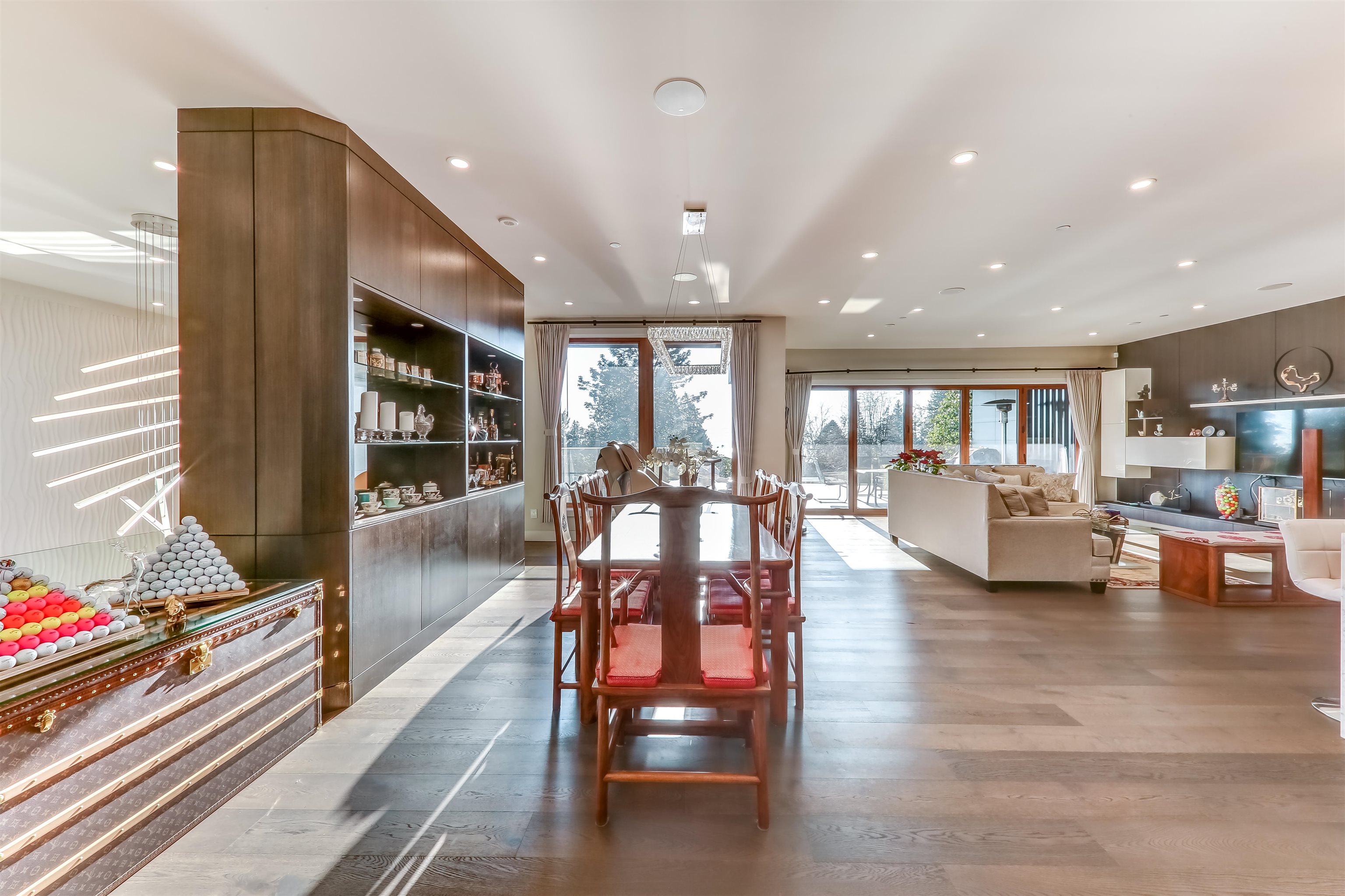Listing image of 1497 QUEENS AVENUE
