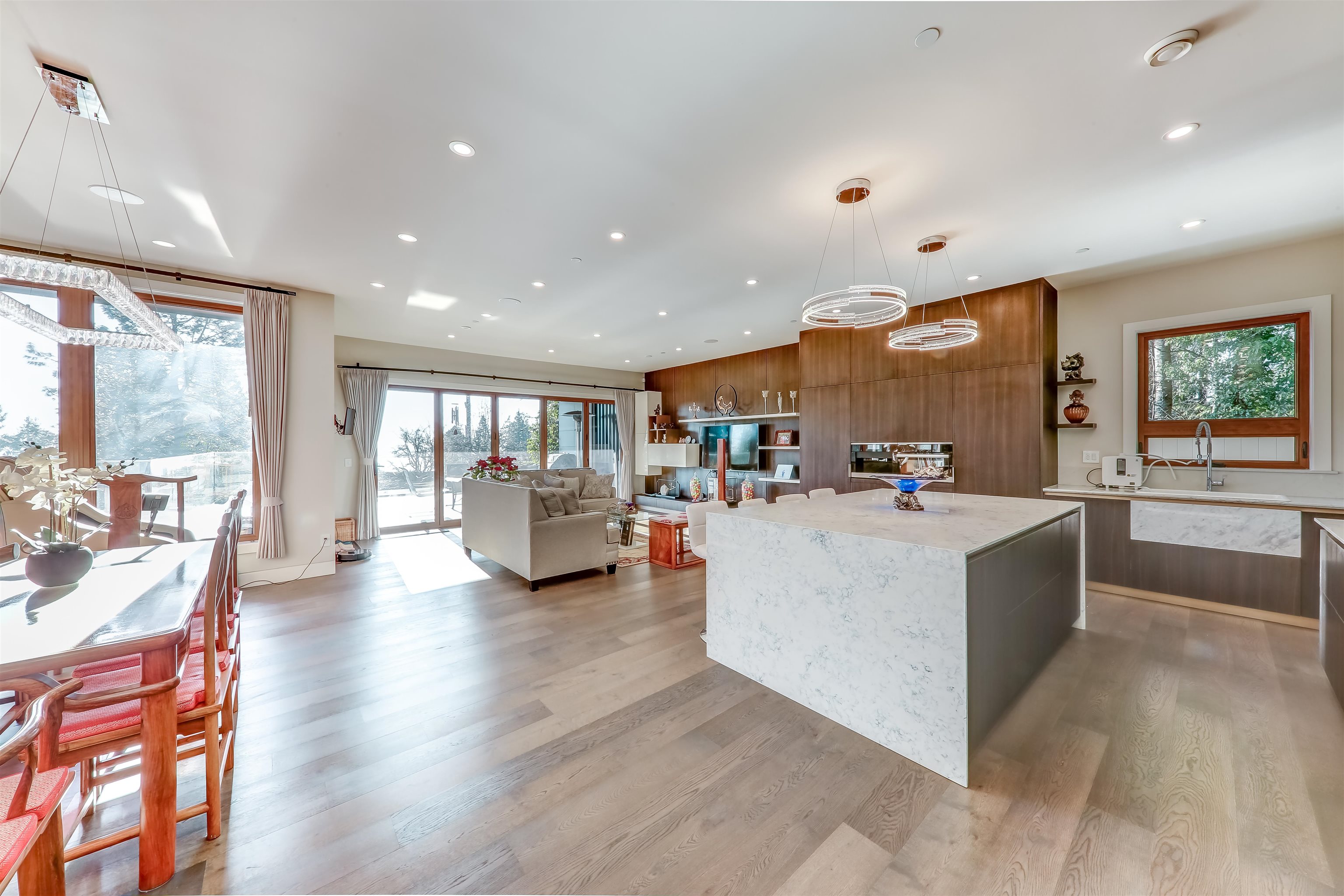 Listing image of 1497 QUEENS AVENUE