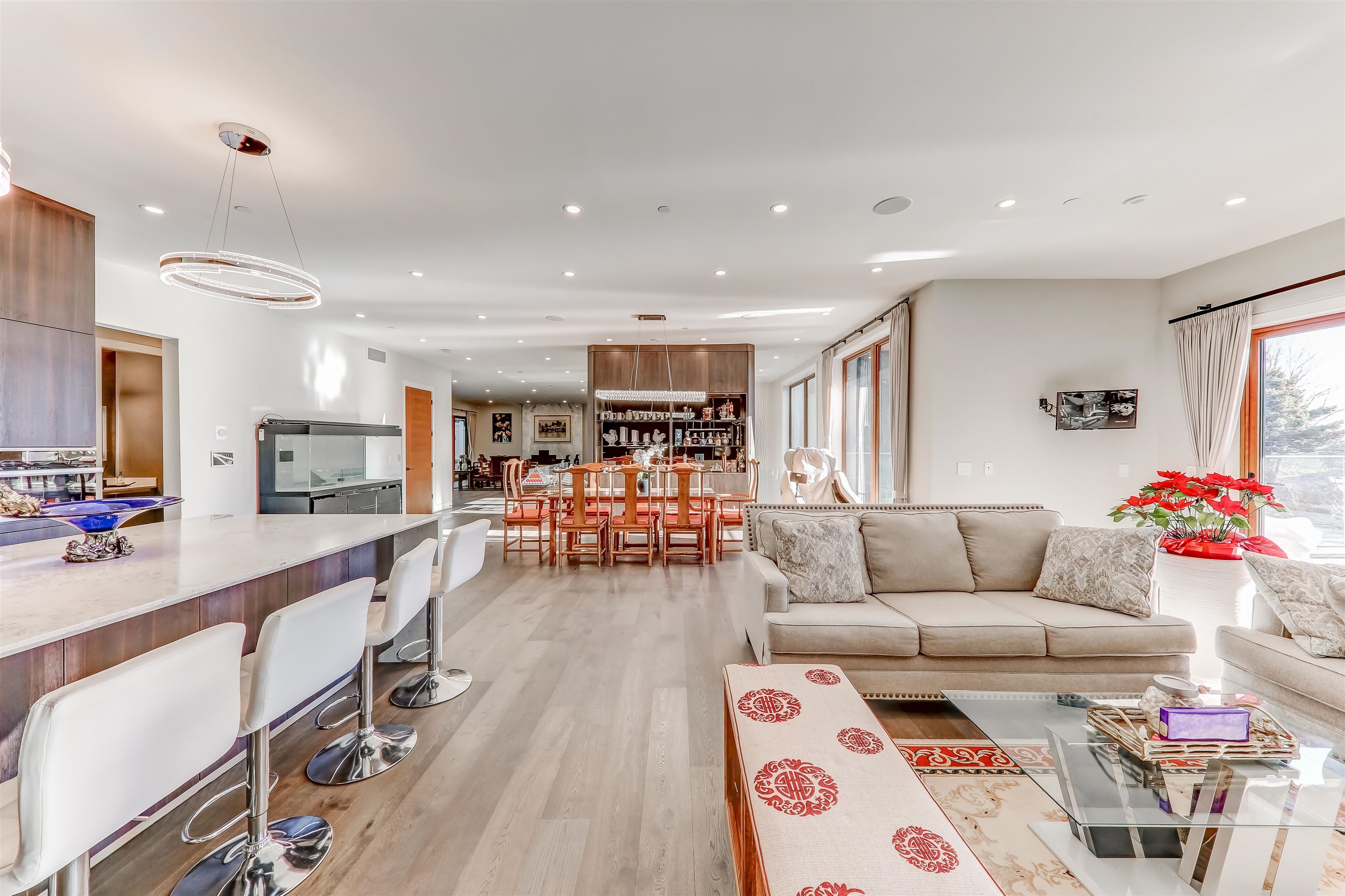 Listing image of 1497 QUEENS AVENUE