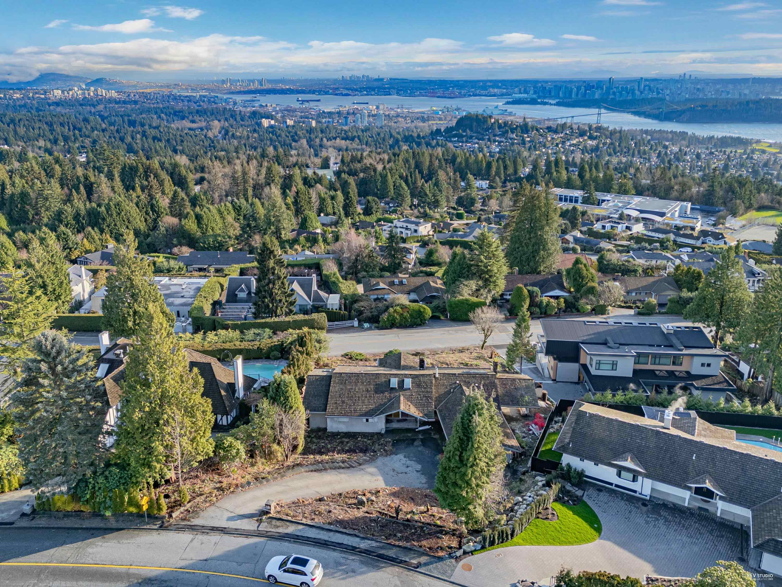 Listing image of 1364 CHARTWELL DRIVE