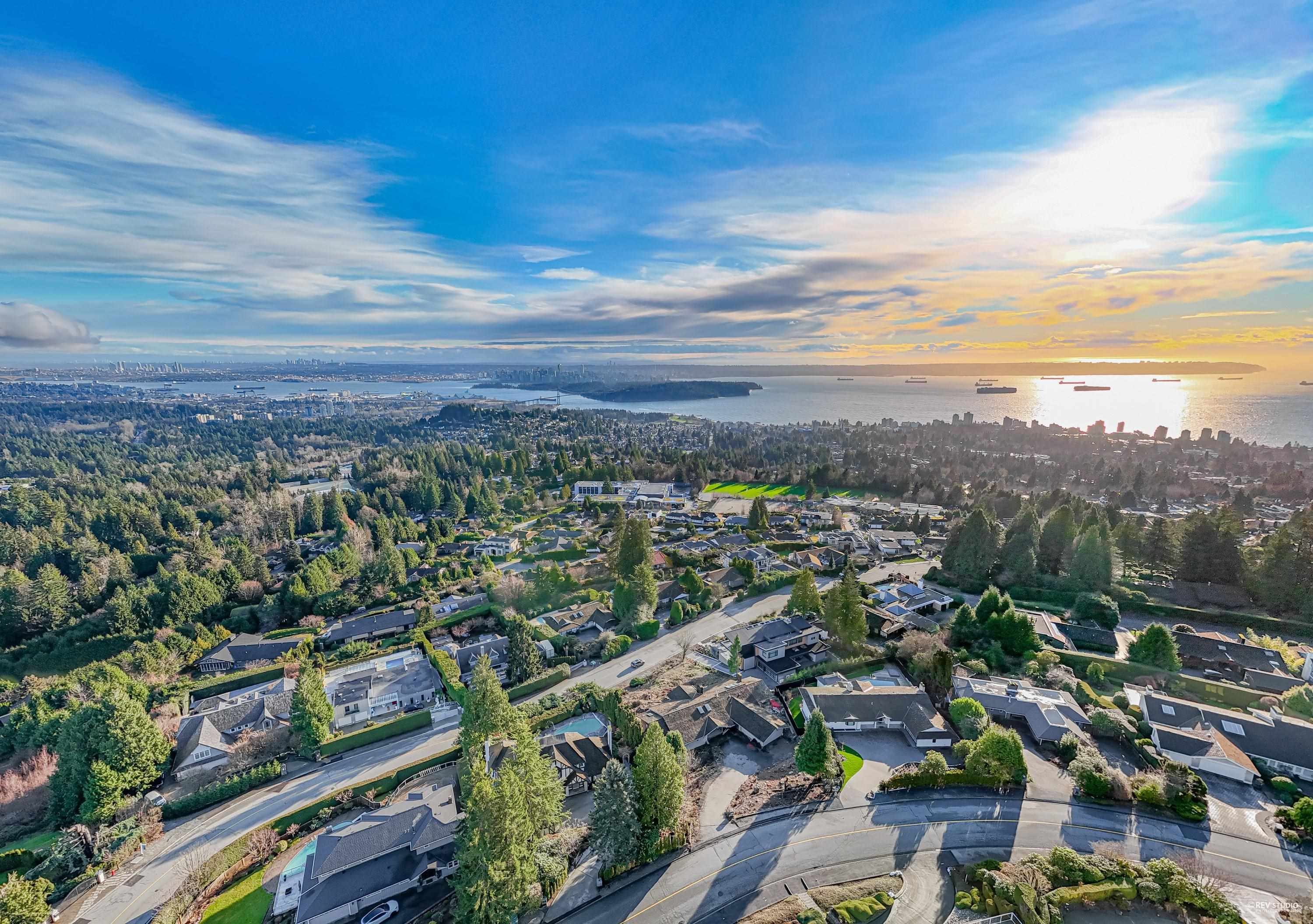 Listing image of 1364 CHARTWELL DRIVE