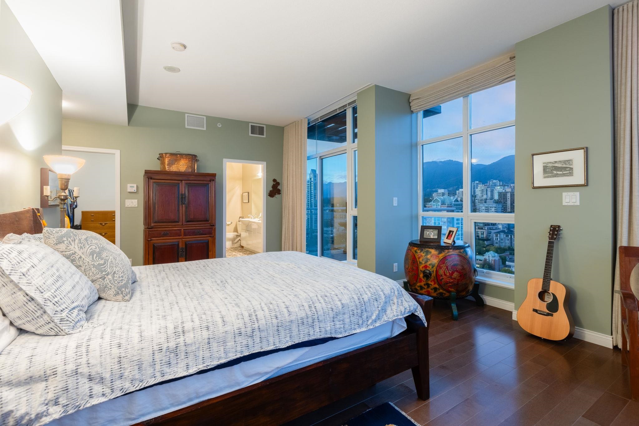 Listing image of PH2301 188 E ESPLANADE AVENUE