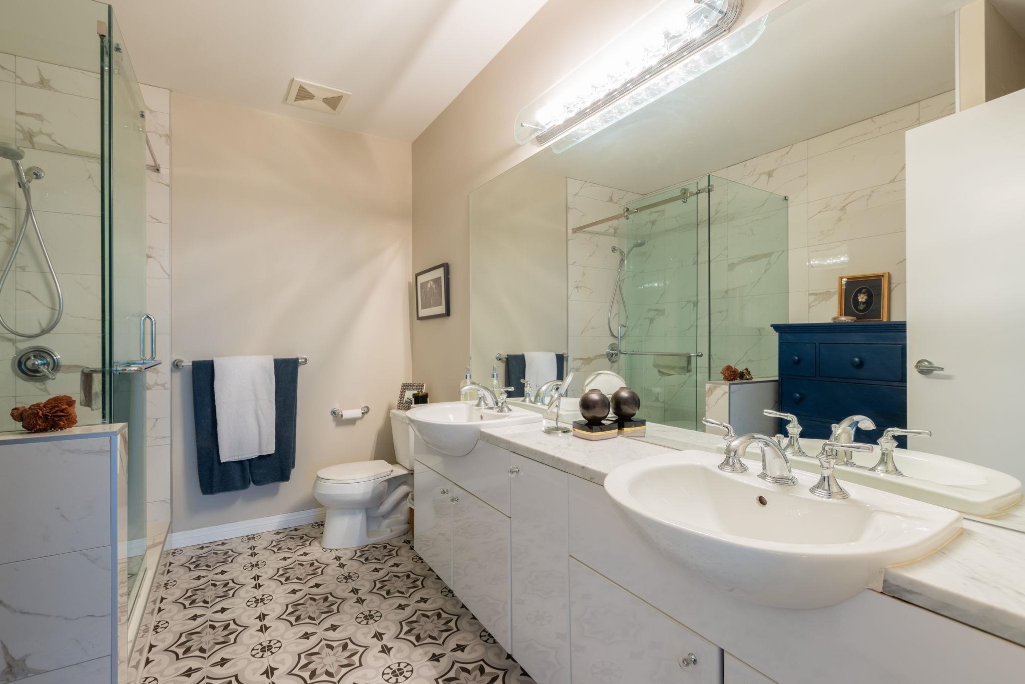 Listing image of PH2301 188 E ESPLANADE AVENUE