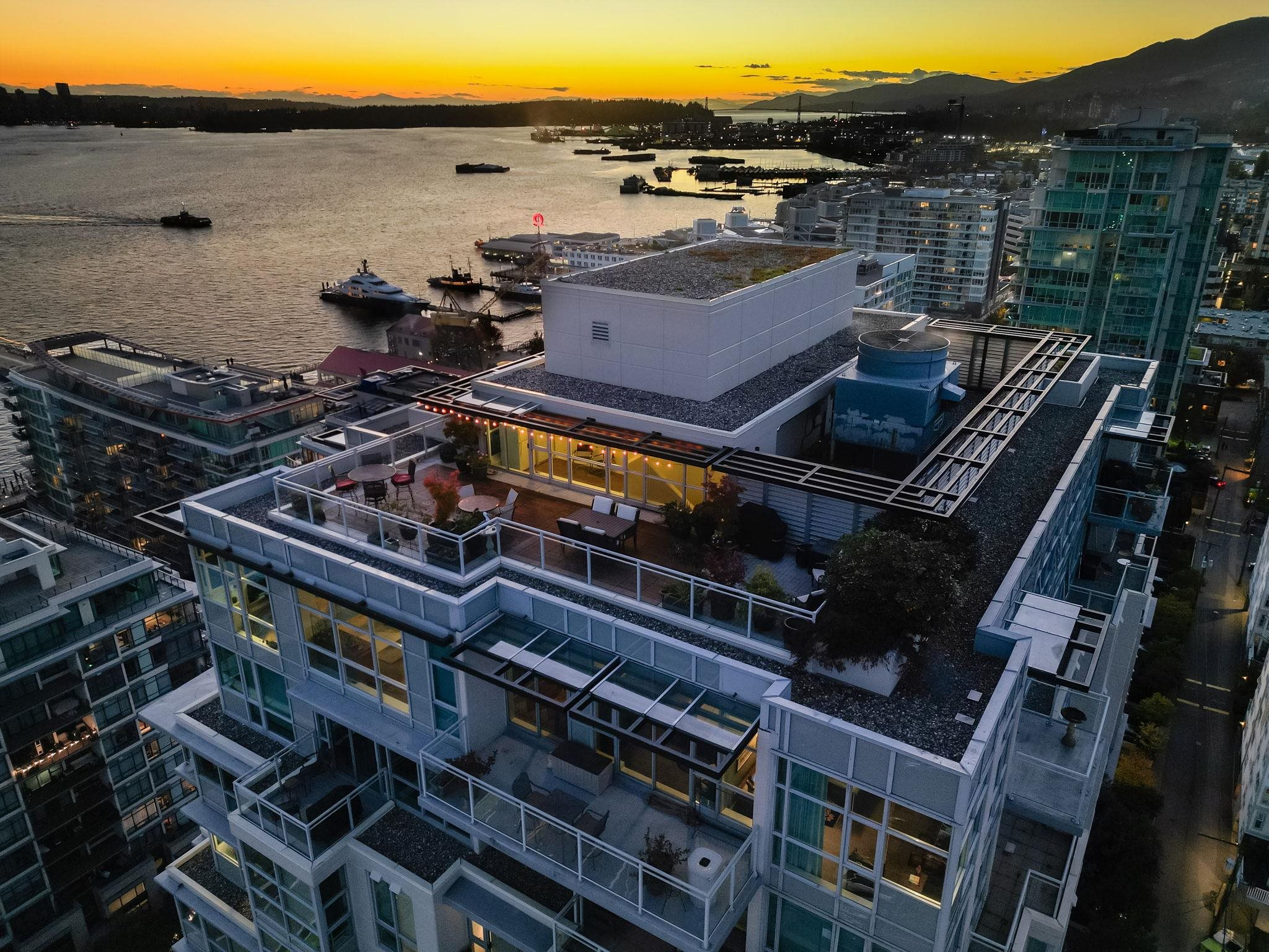 Listing image of PH2301 188 E ESPLANADE AVENUE