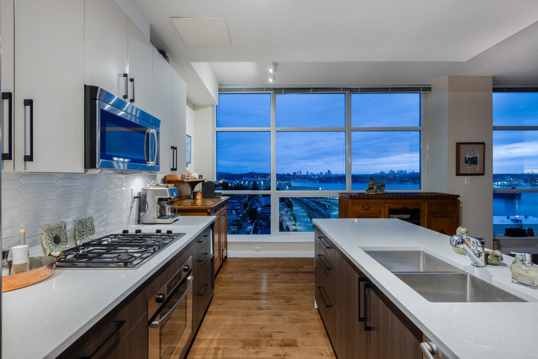 Listing image of PH2301 188 E ESPLANADE AVENUE
