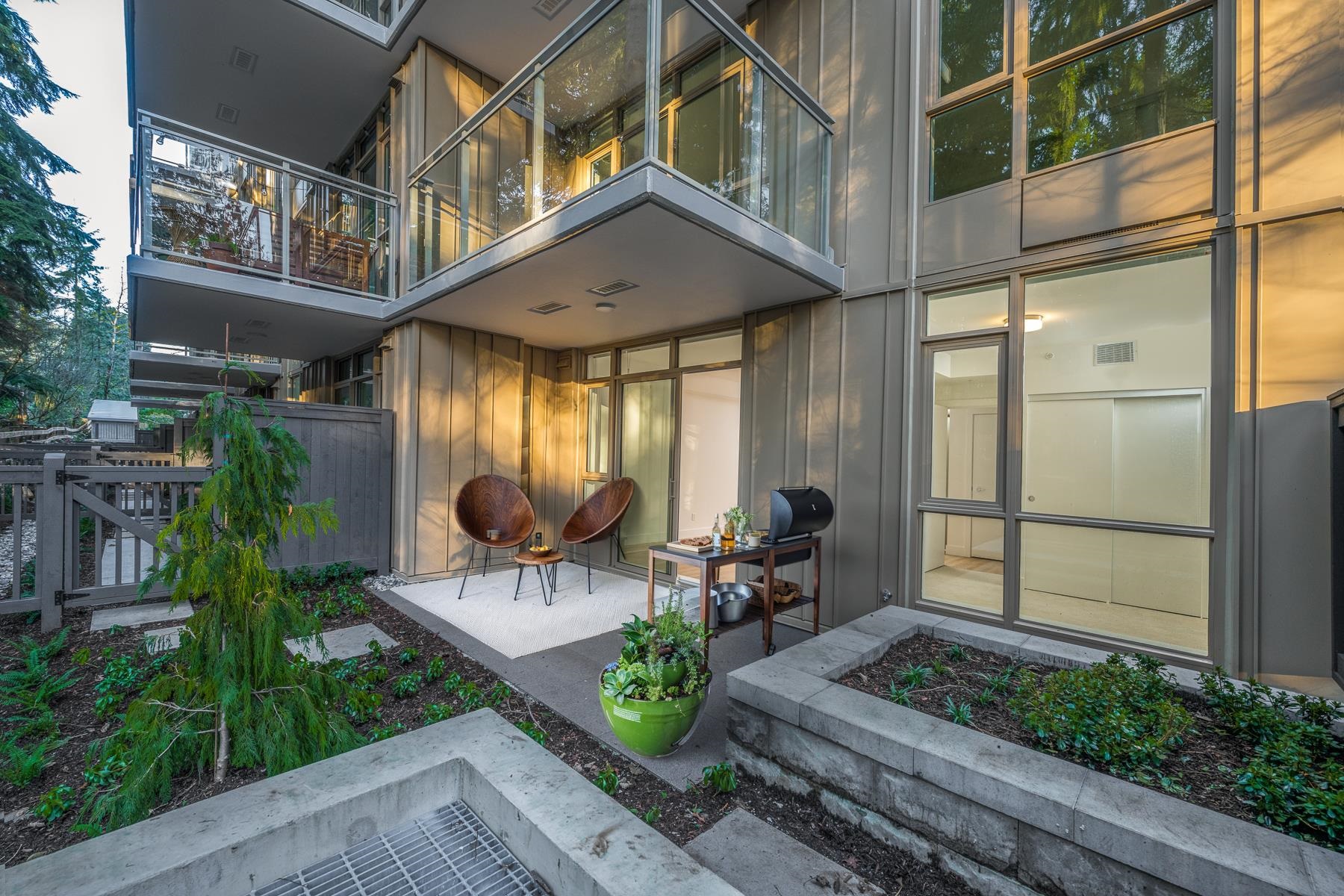 Listing image of 102 2325 EMERY COURT