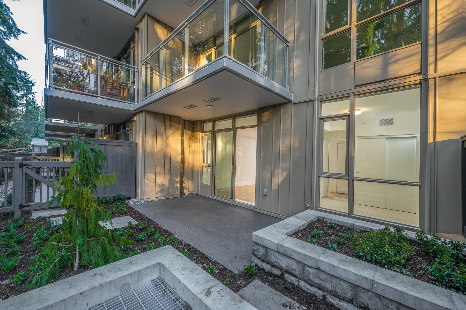 Listing image of 102 2325 EMERY COURT