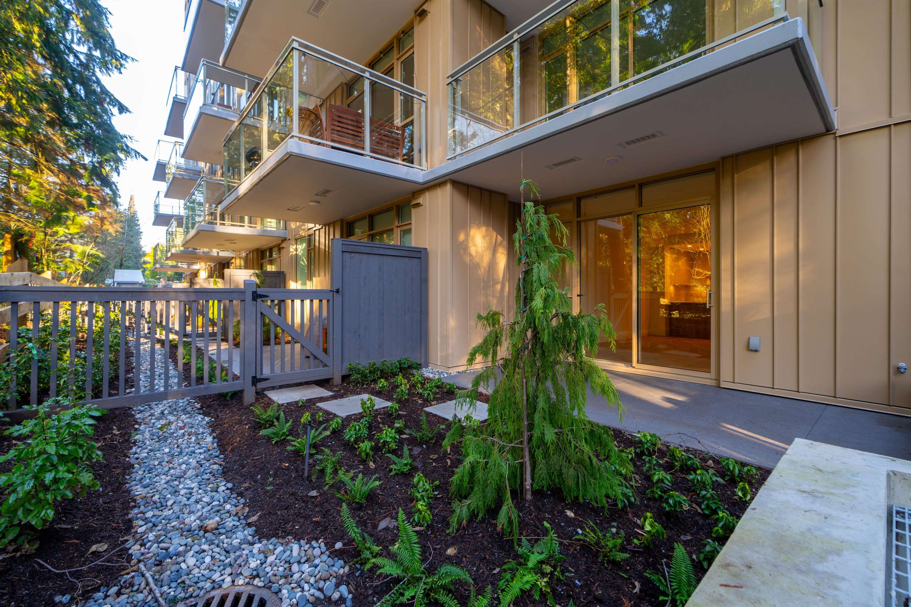 Listing image of 102 2325 EMERY COURT
