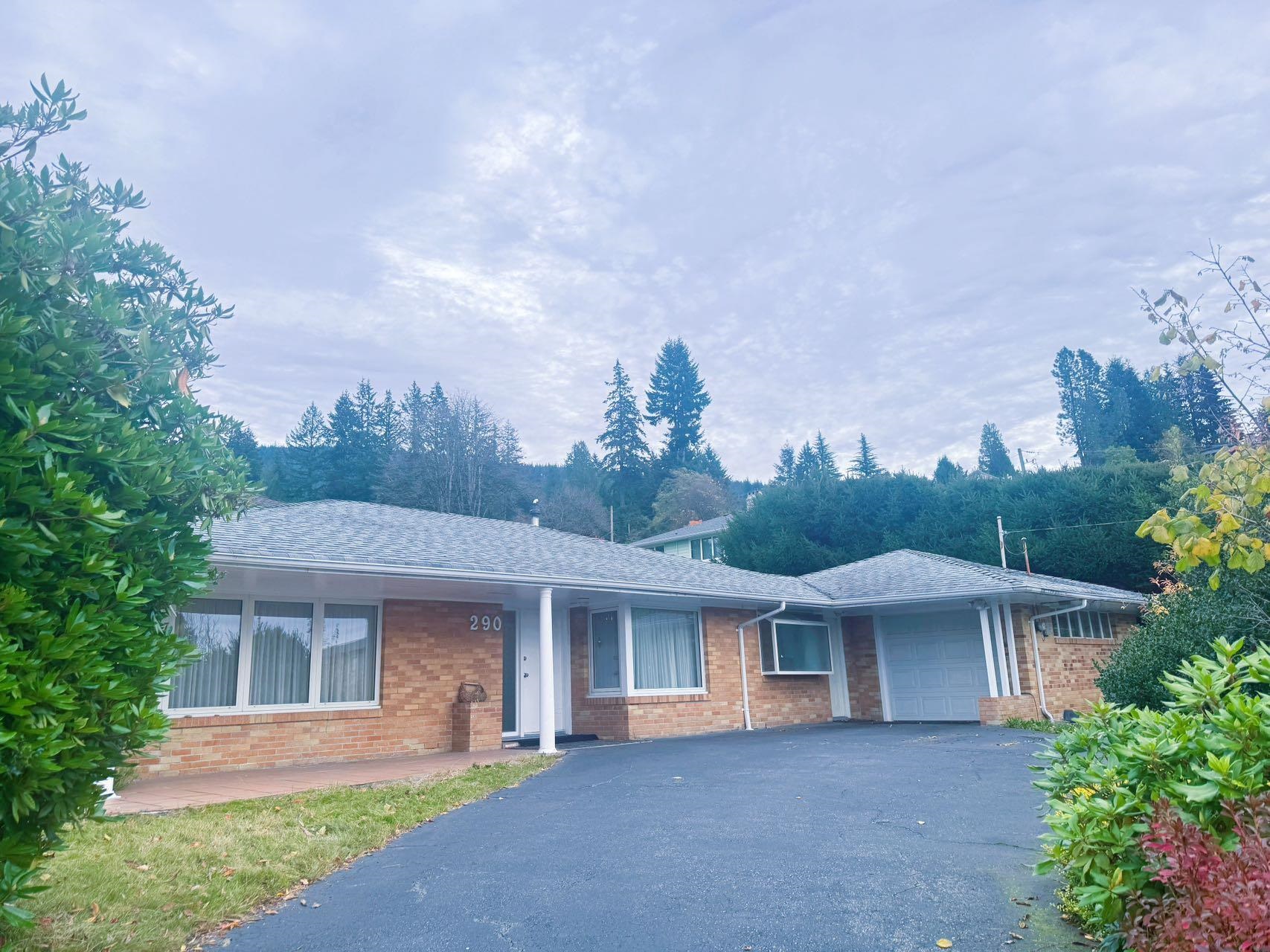 290 W BALMORAL ROAD