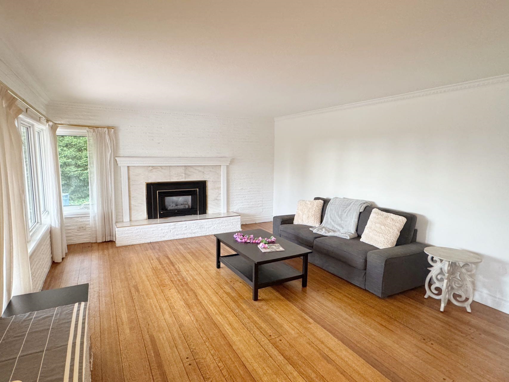 Listing image of 290 W BALMORAL ROAD