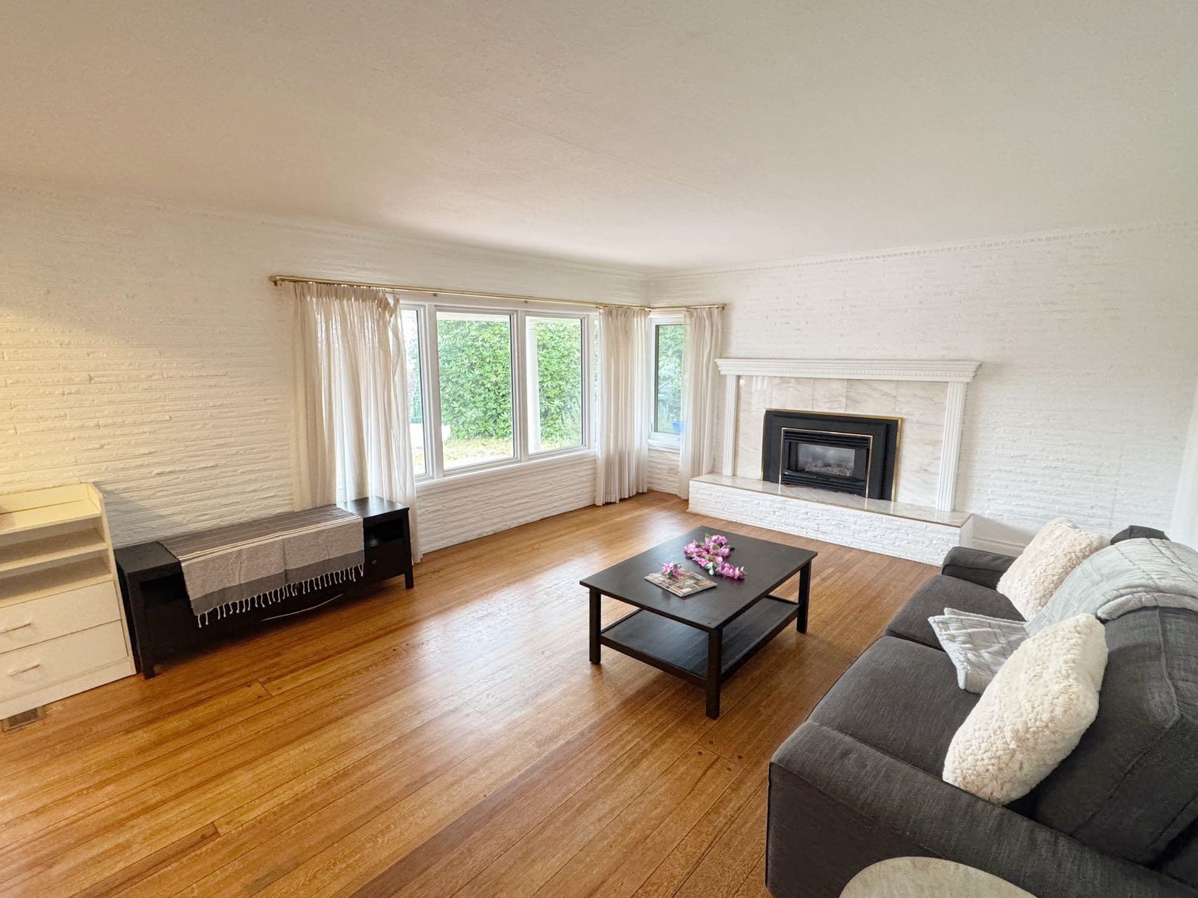 Listing image of 290 W BALMORAL ROAD