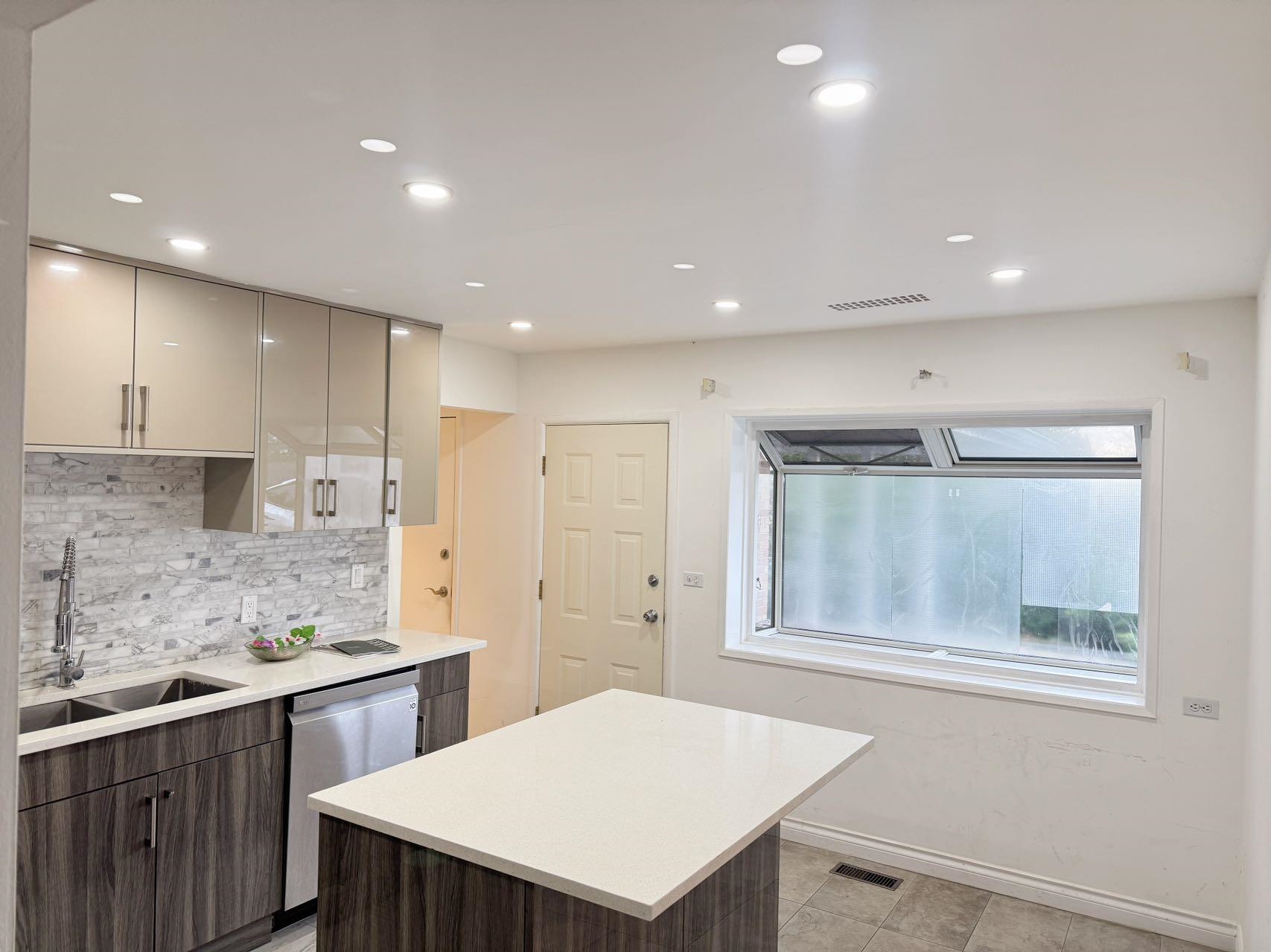 Listing image of 290 W BALMORAL ROAD