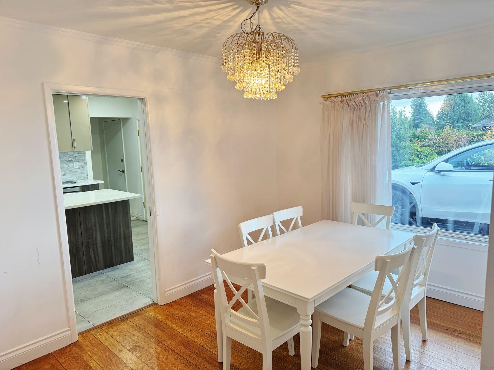 Listing image of 290 W BALMORAL ROAD