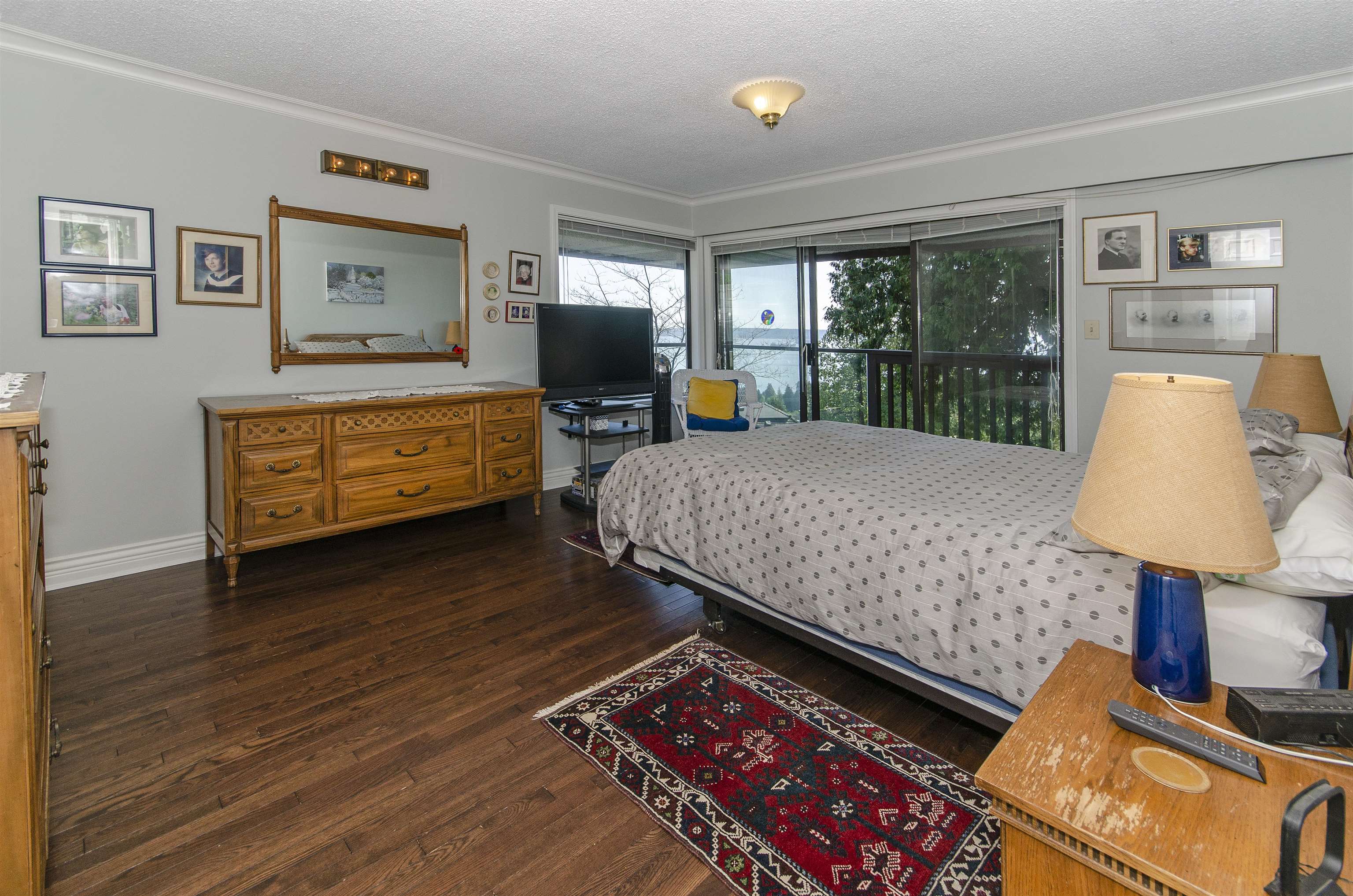 Listing image of 2440 QUEENS AVENUE