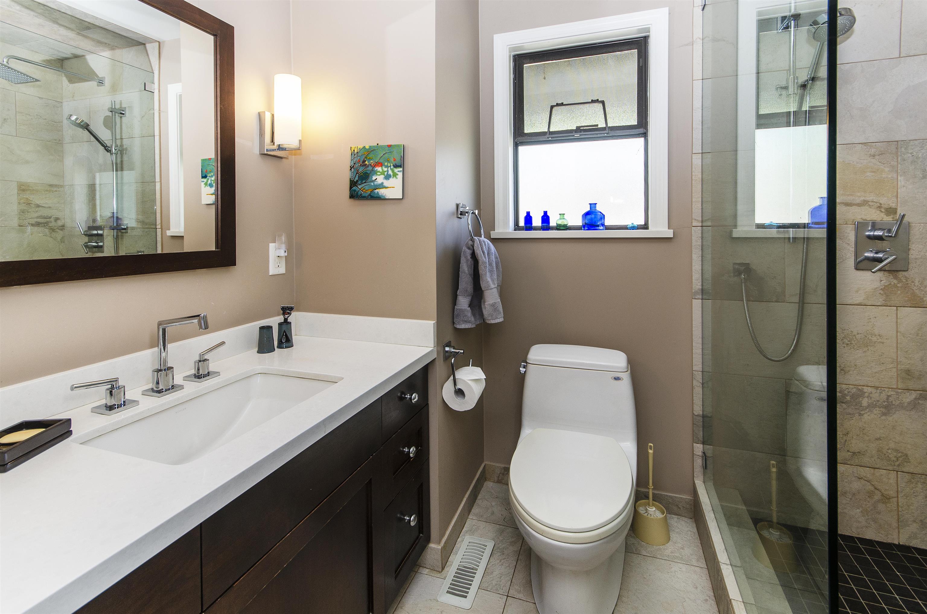 Listing image of 2440 QUEENS AVENUE