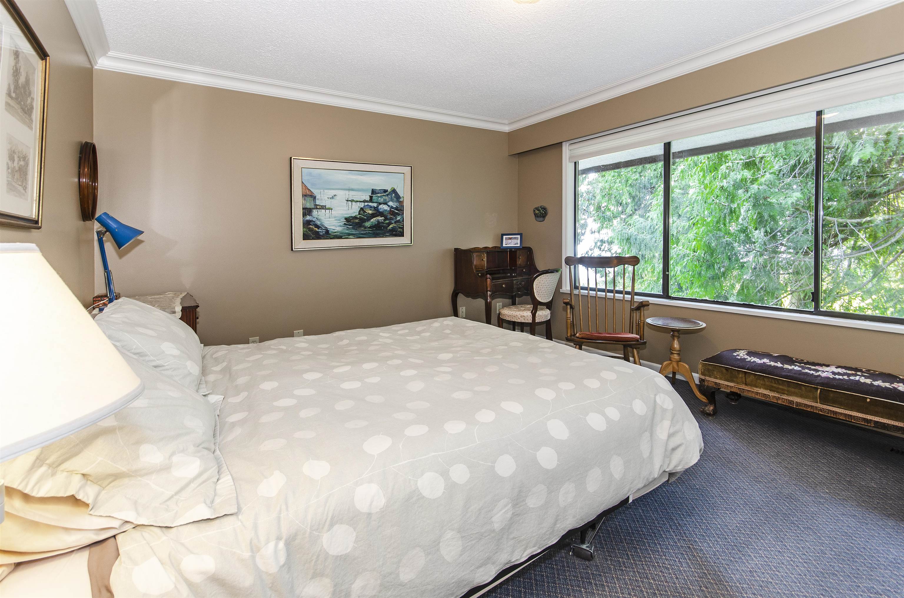 Listing image of 2440 QUEENS AVENUE