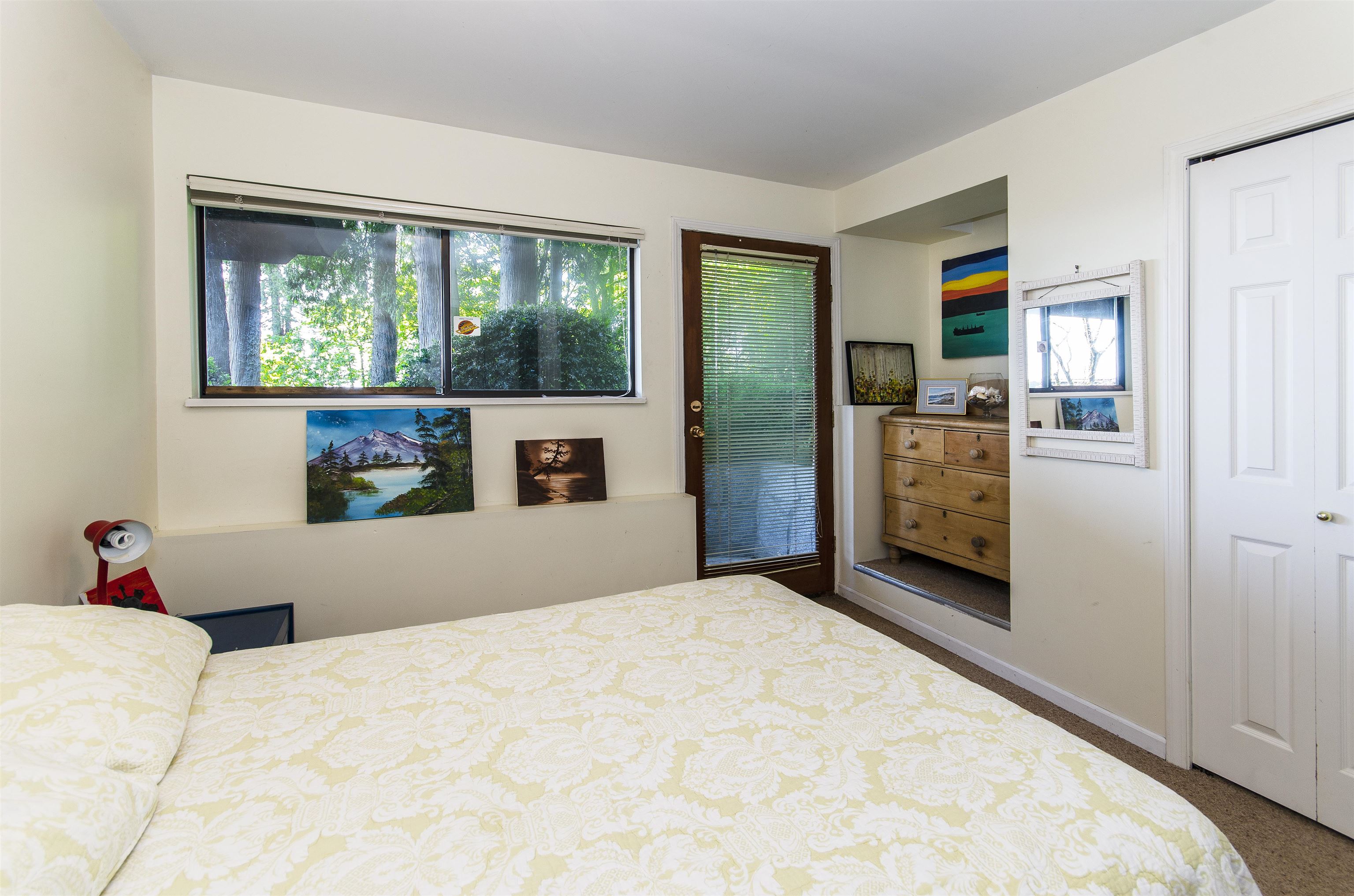 Listing image of 2440 QUEENS AVENUE