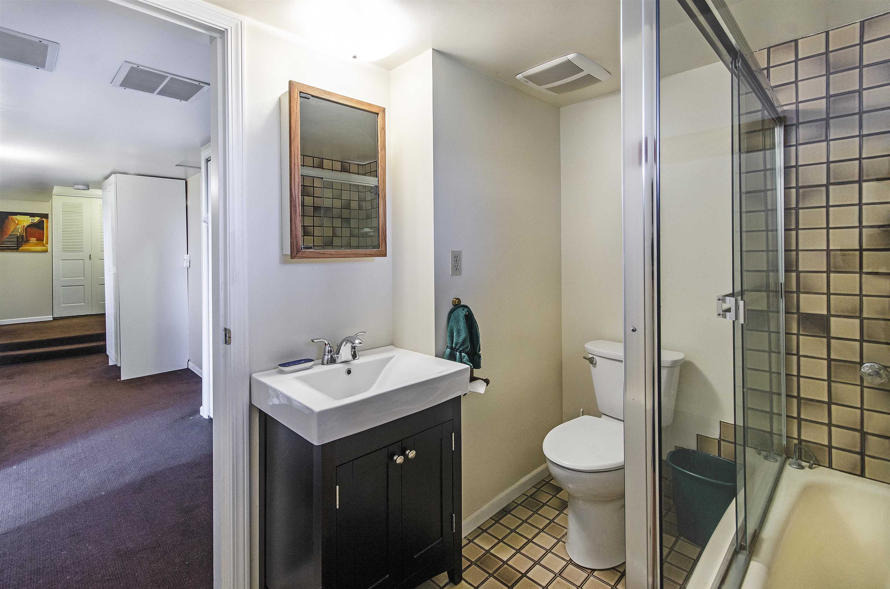 Listing image of 2440 QUEENS AVENUE