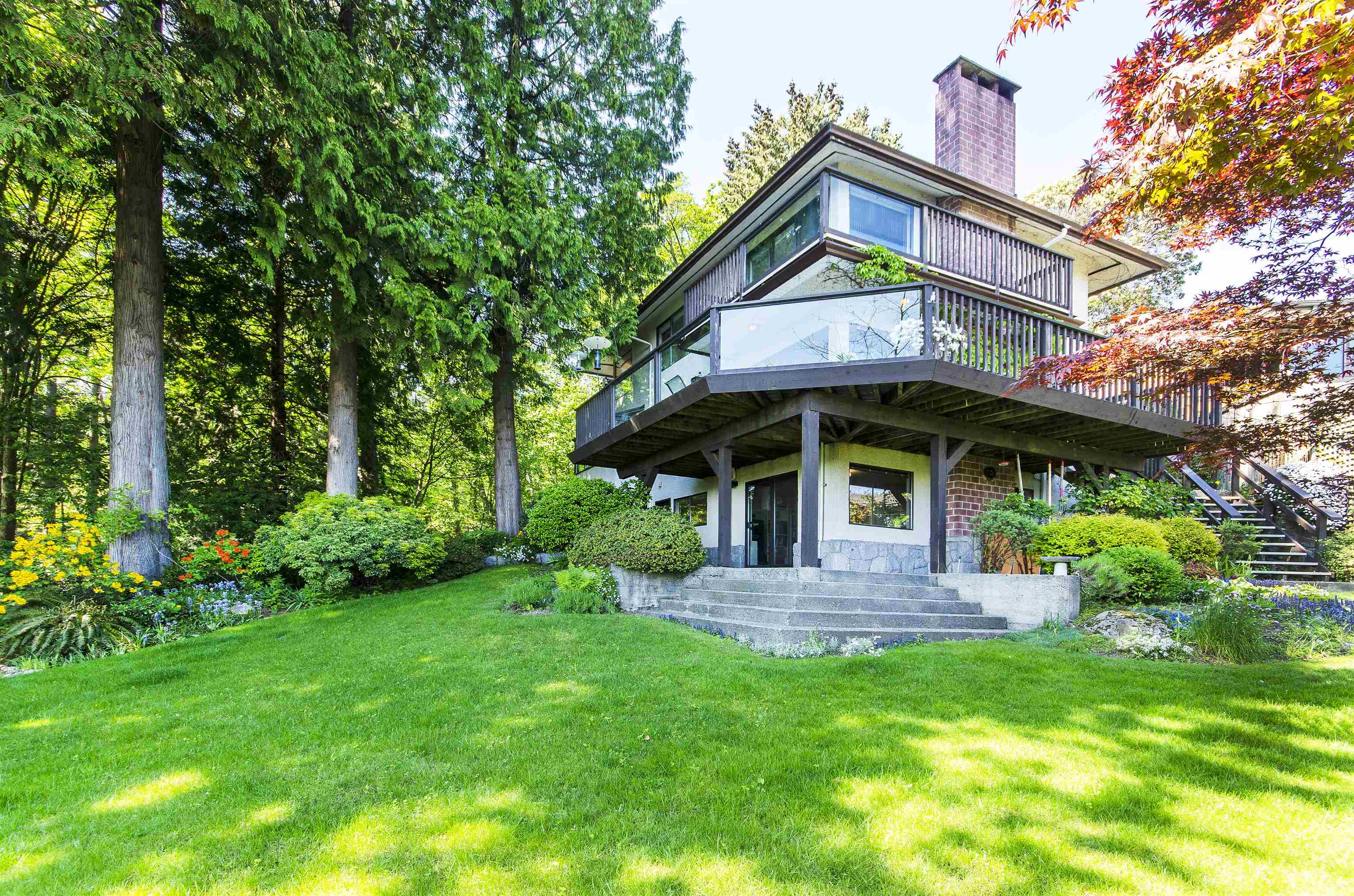 Listing image of 2440 QUEENS AVENUE