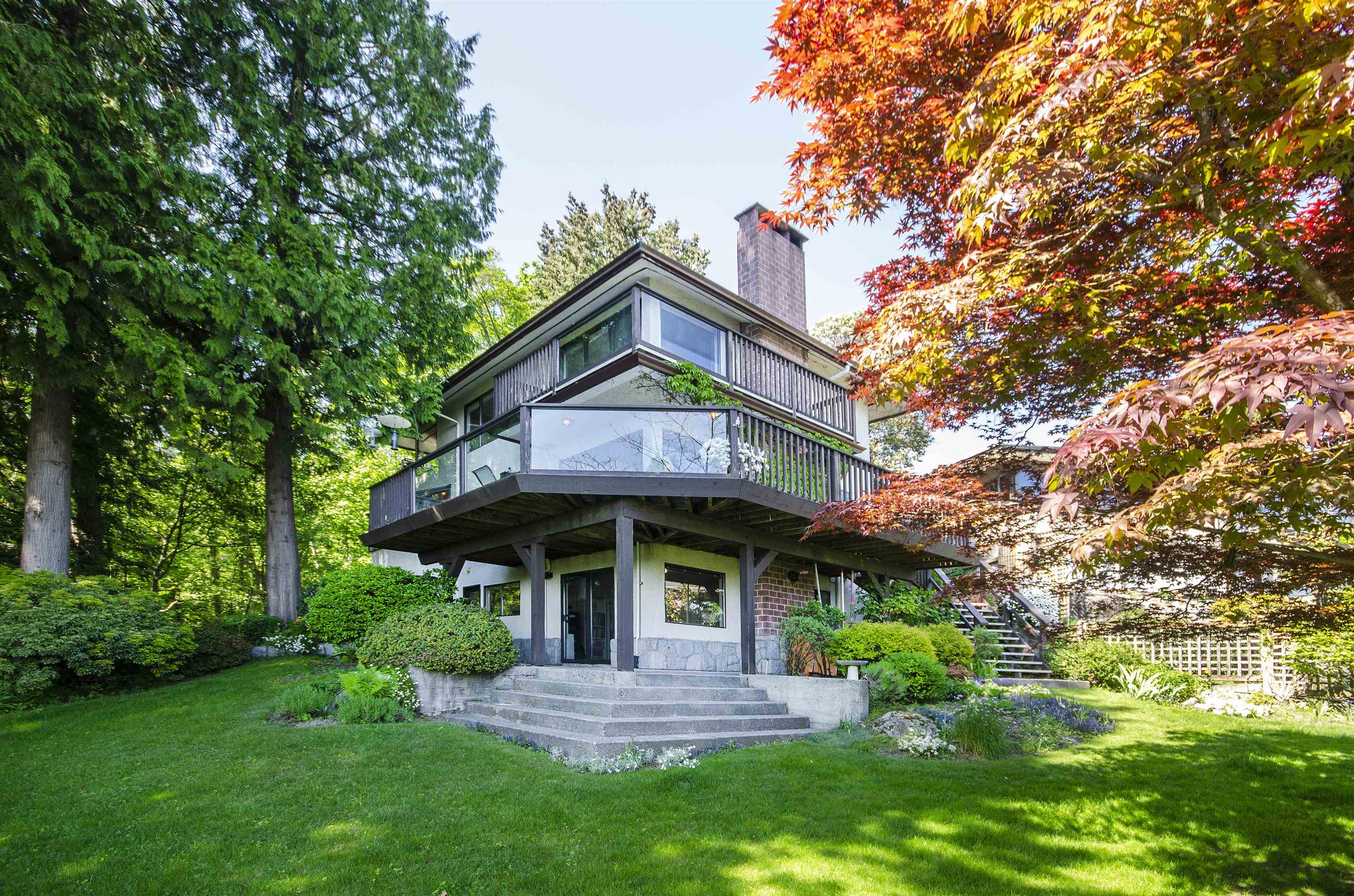 Listing image of 2440 QUEENS AVENUE