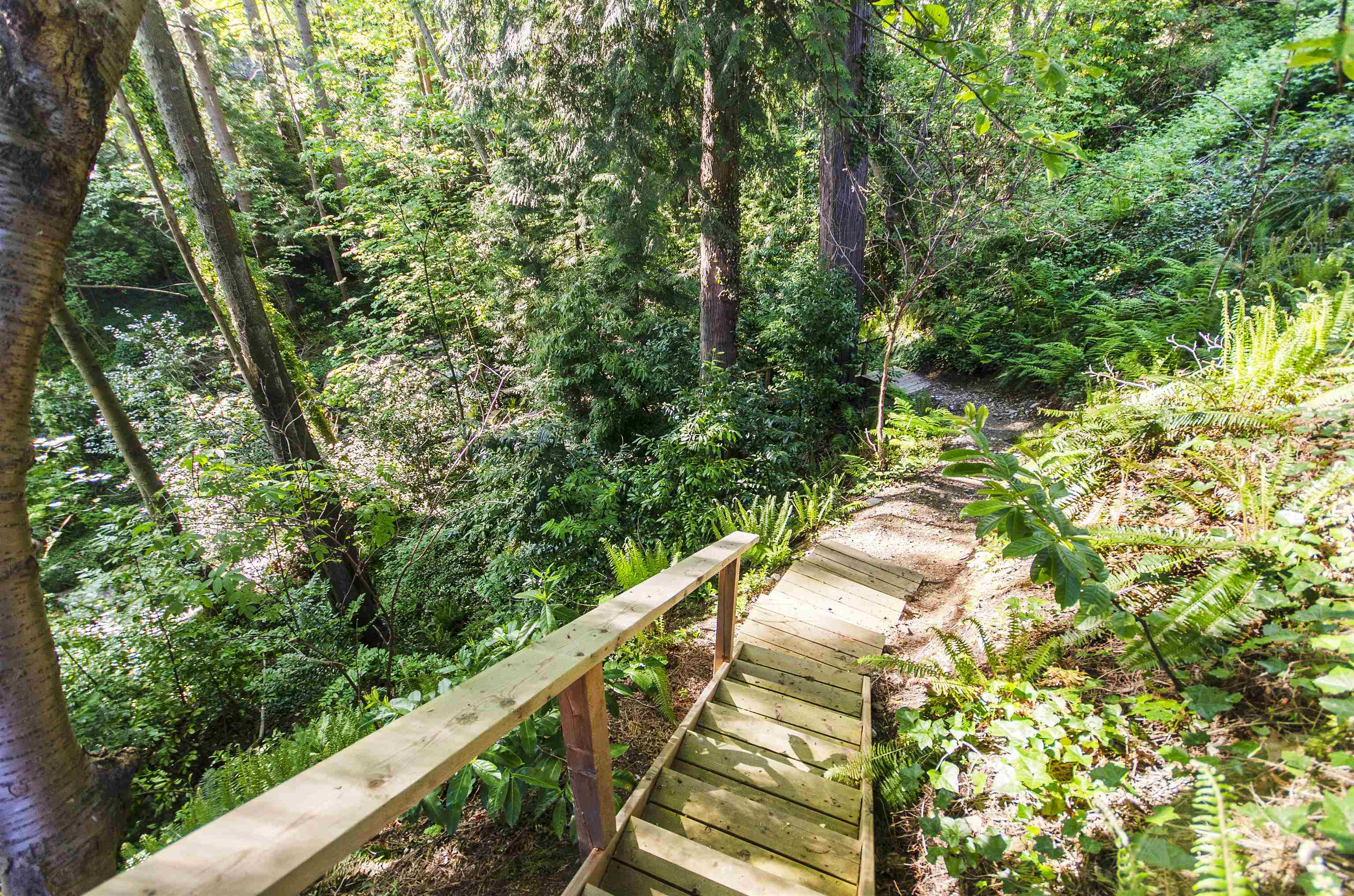 Listing image of 2440 QUEENS AVENUE