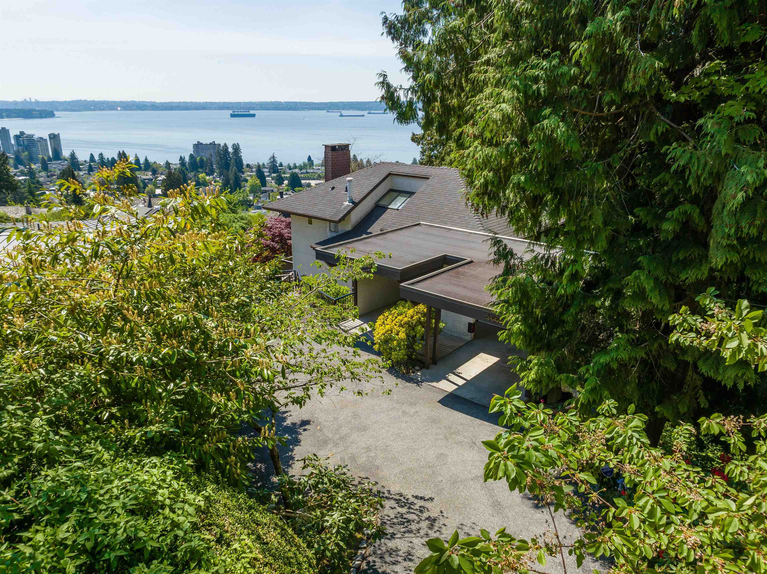 Listing image of 2440 QUEENS AVENUE