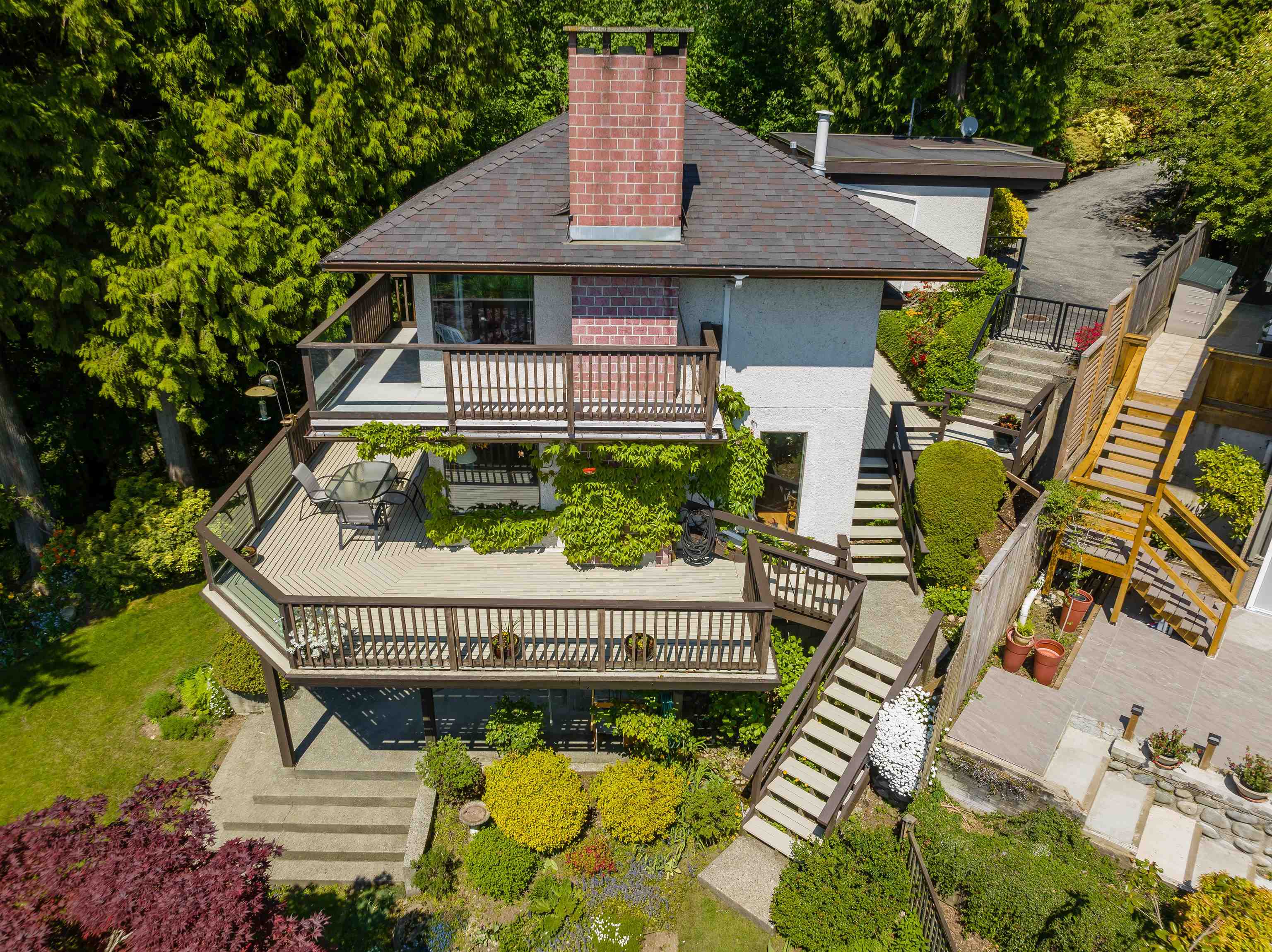 Listing image of 2440 QUEENS AVENUE