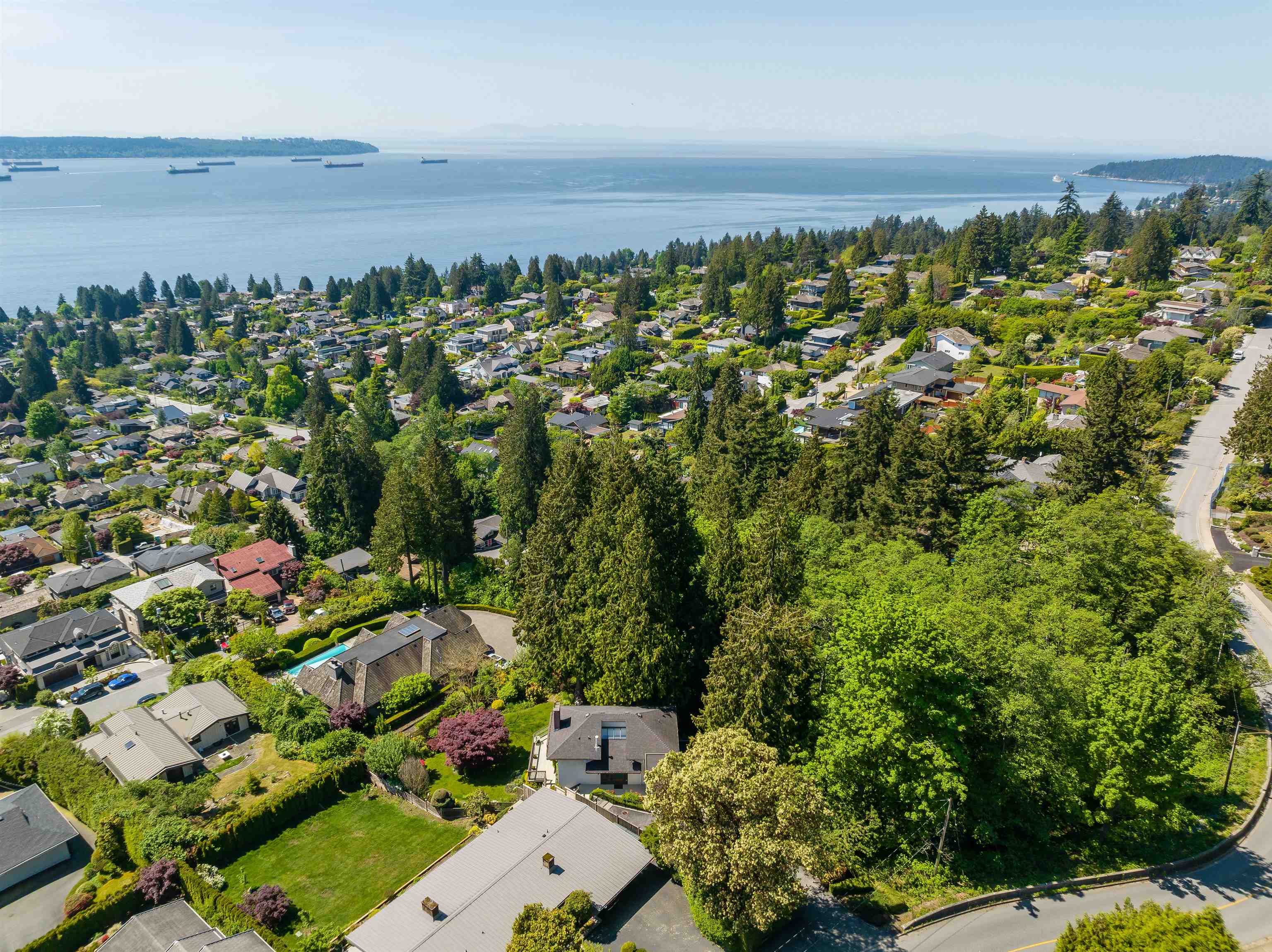 Listing image of 2440 QUEENS AVENUE