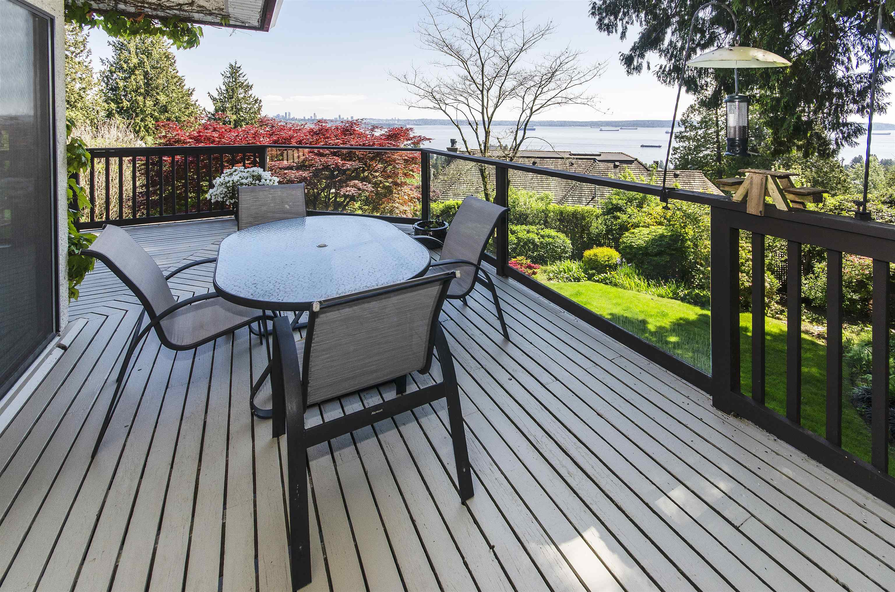 Listing image of 2440 QUEENS AVENUE