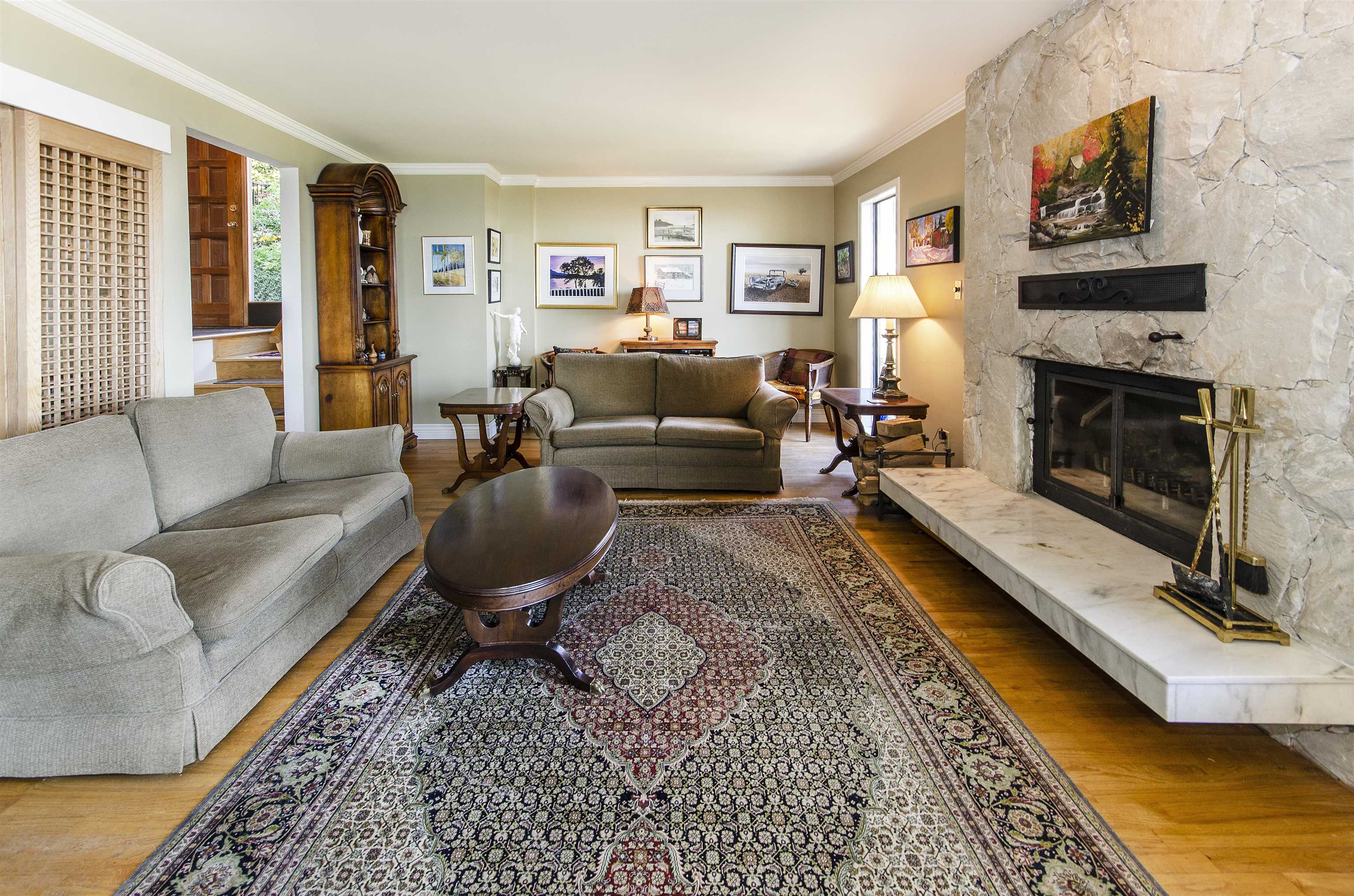 Listing image of 2440 QUEENS AVENUE