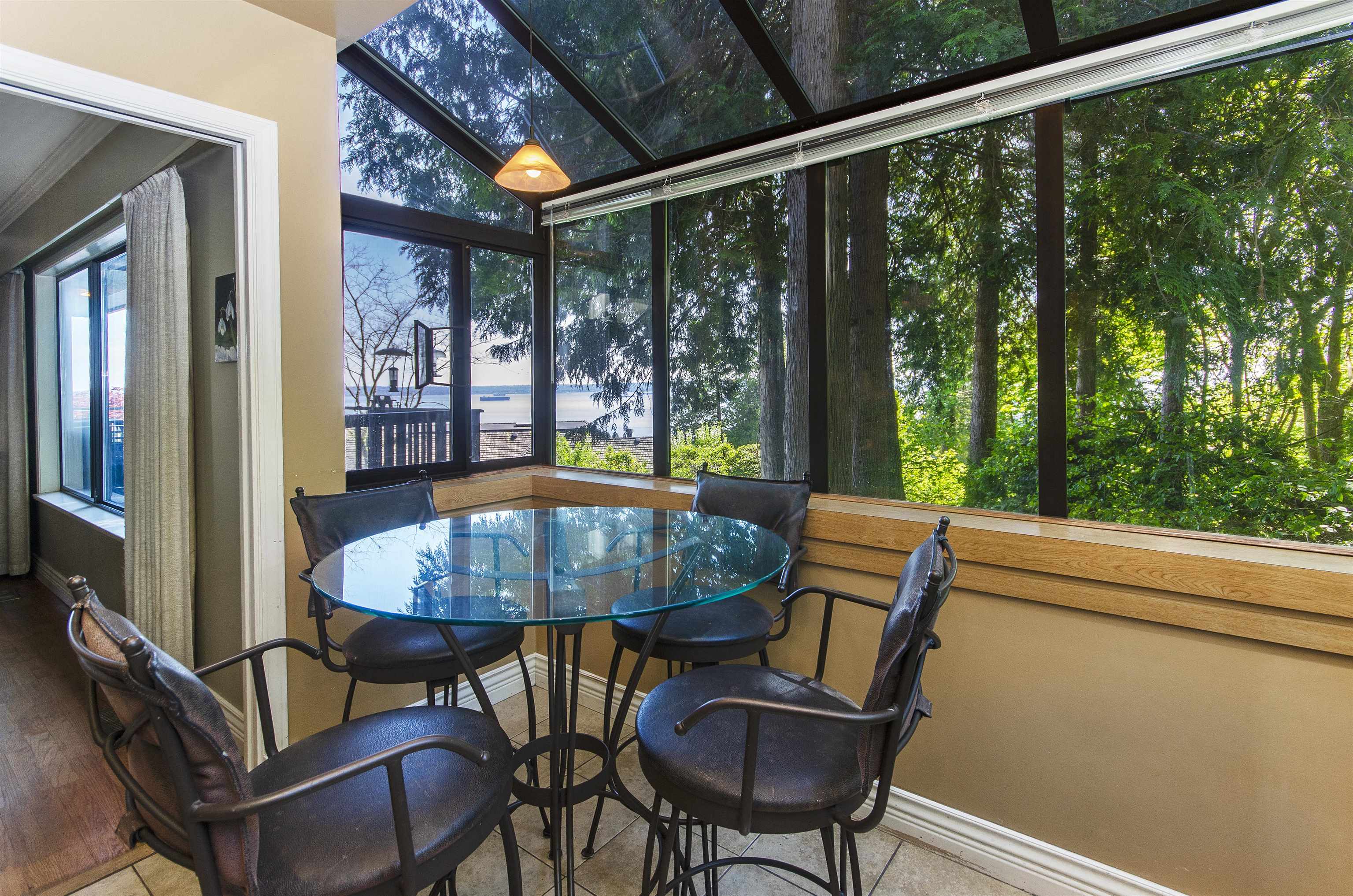 Listing image of 2440 QUEENS AVENUE