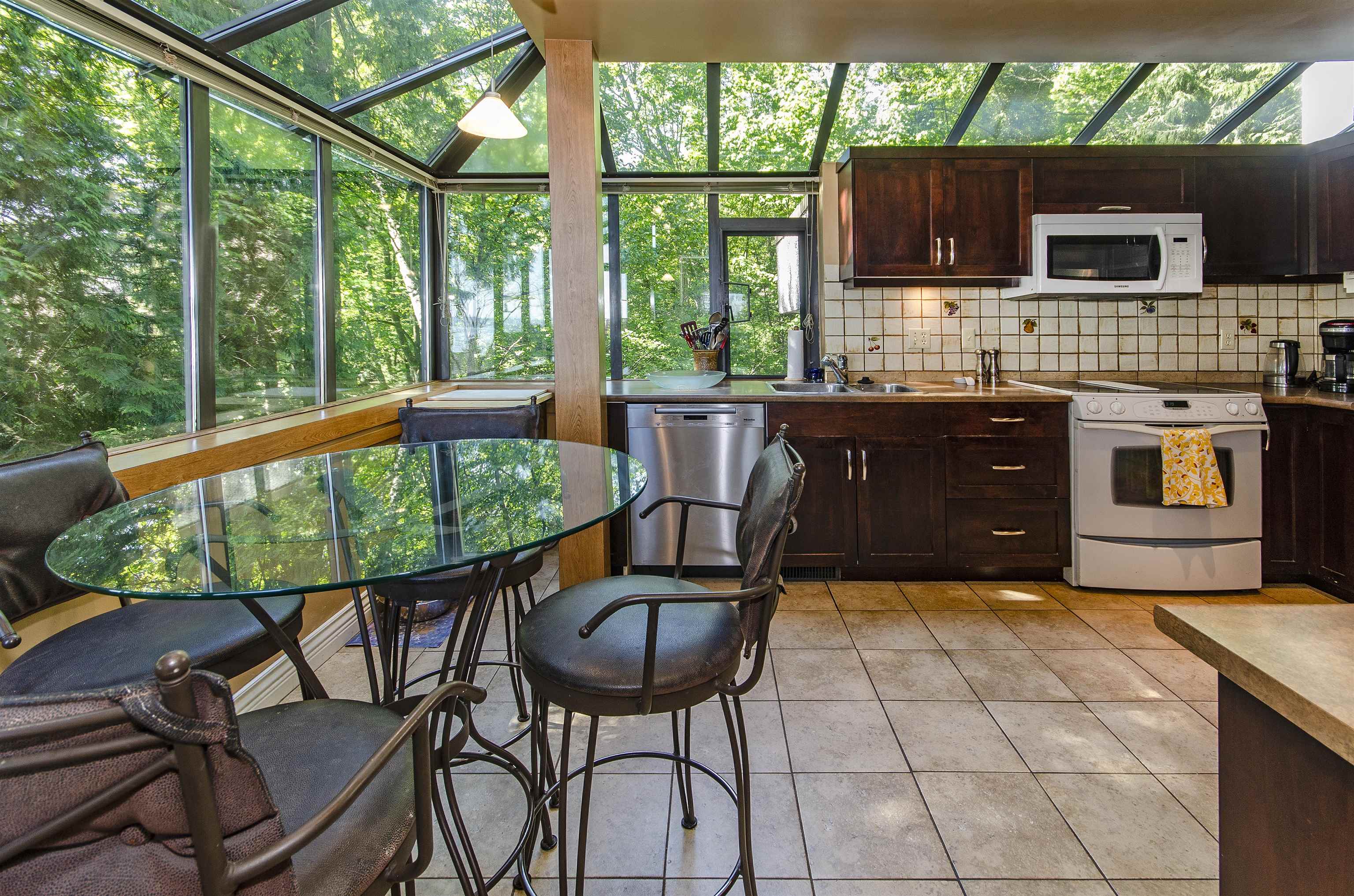 Listing image of 2440 QUEENS AVENUE