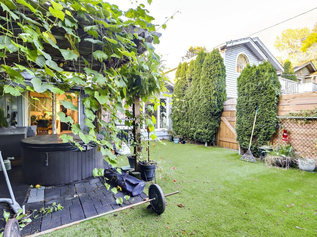 Listing image of 1562 BOND STREET