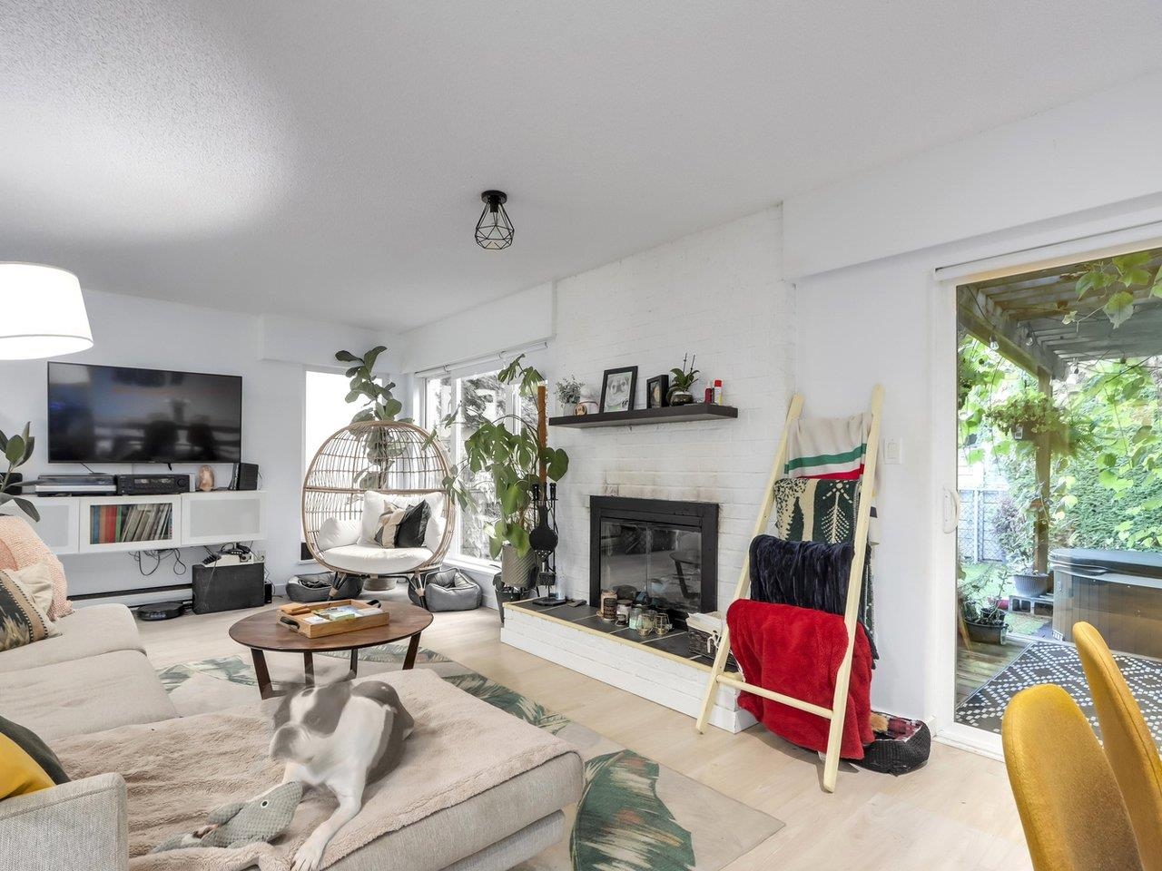 Listing image of 1562 BOND STREET