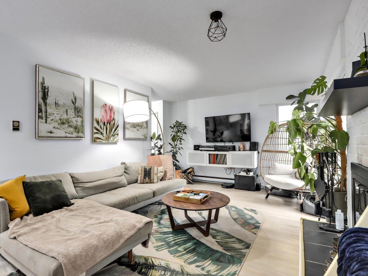 Listing image of 1562 BOND STREET