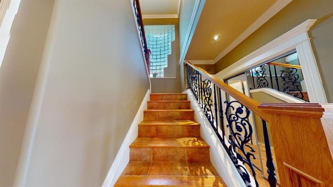 Listing image of 467 W KINGS ROAD