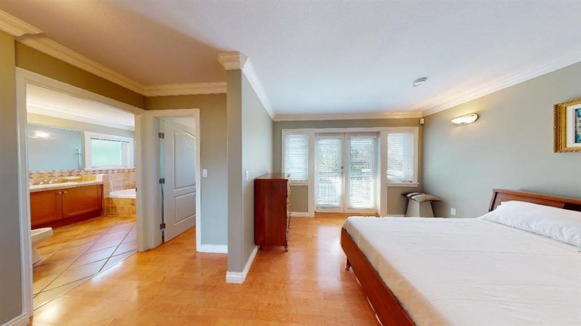 Listing image of 467 W KINGS ROAD