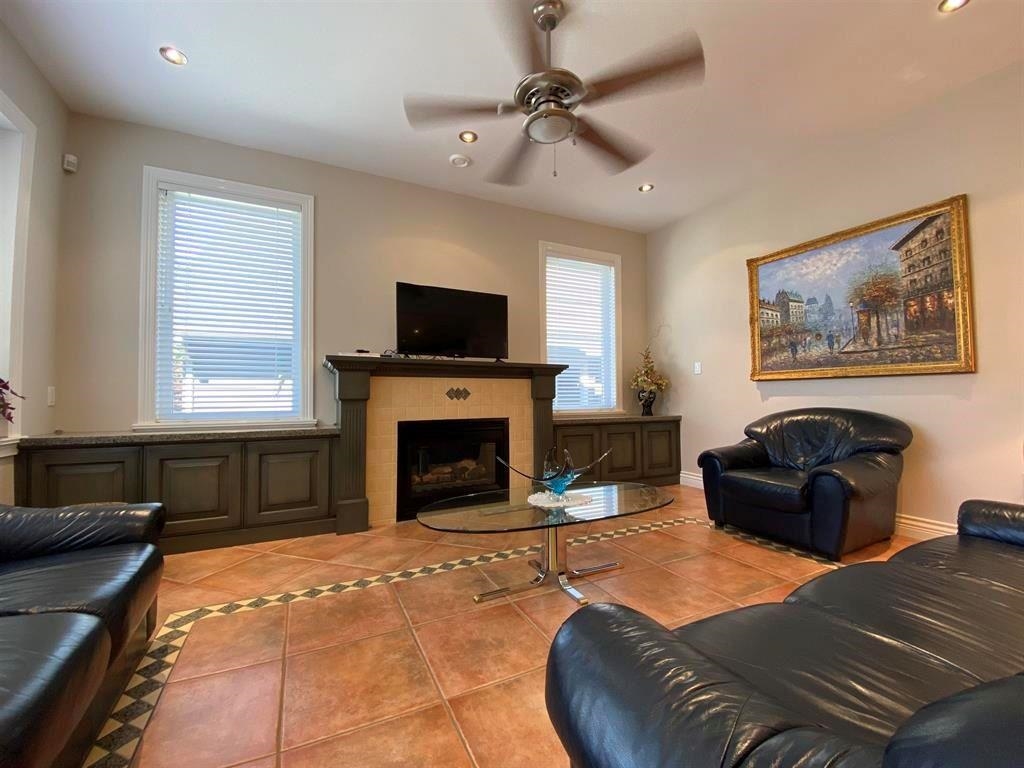 Listing image of 467 W KINGS ROAD