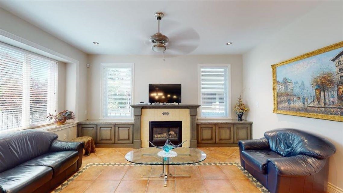 Listing image of 467 W KINGS ROAD