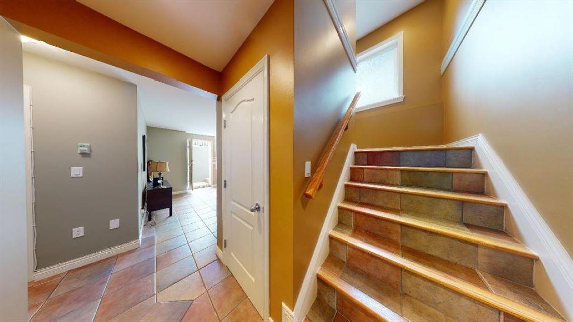 Listing image of 467 W KINGS ROAD