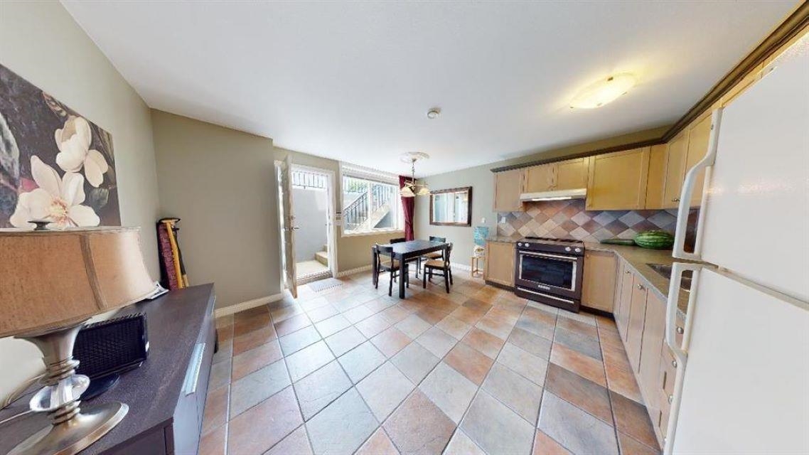 Listing image of 467 W KINGS ROAD
