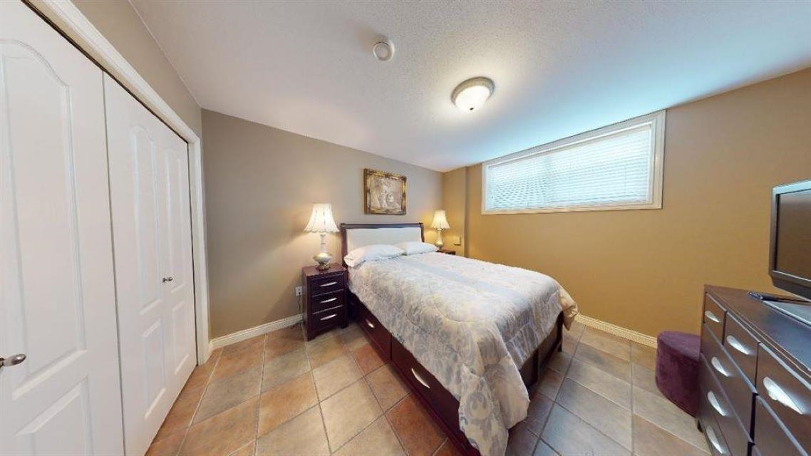 Listing image of 467 W KINGS ROAD