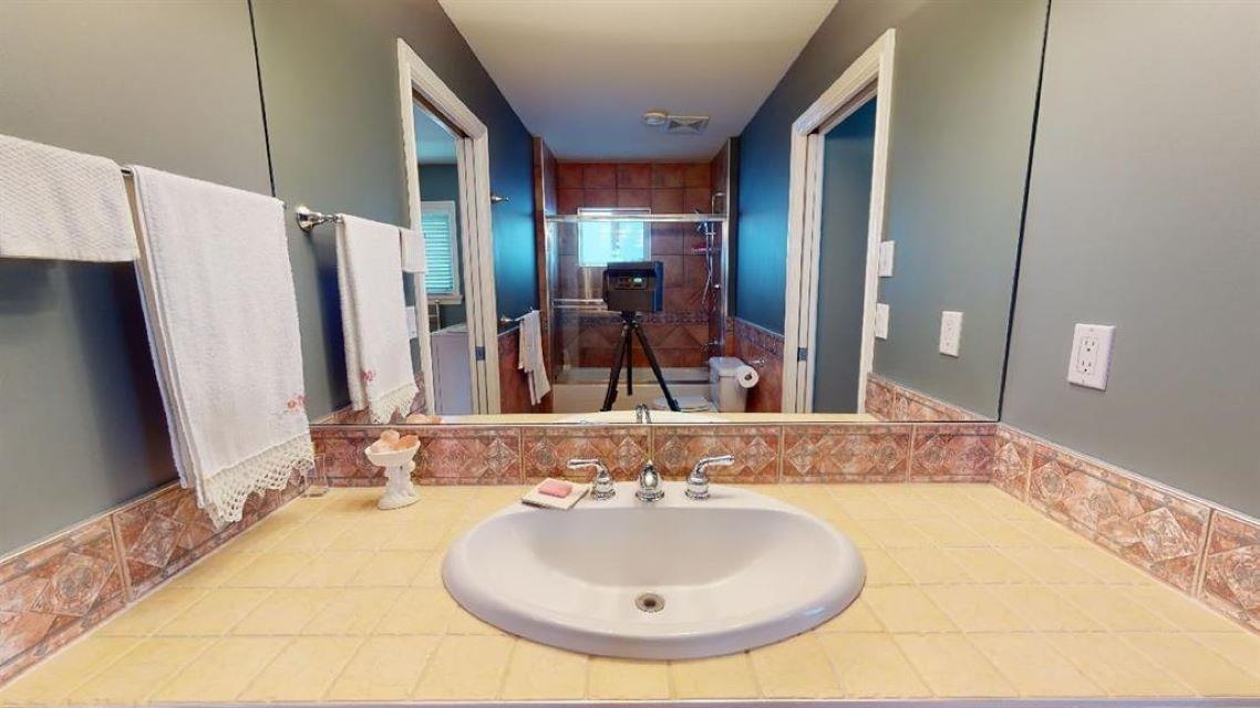 Listing image of 467 W KINGS ROAD