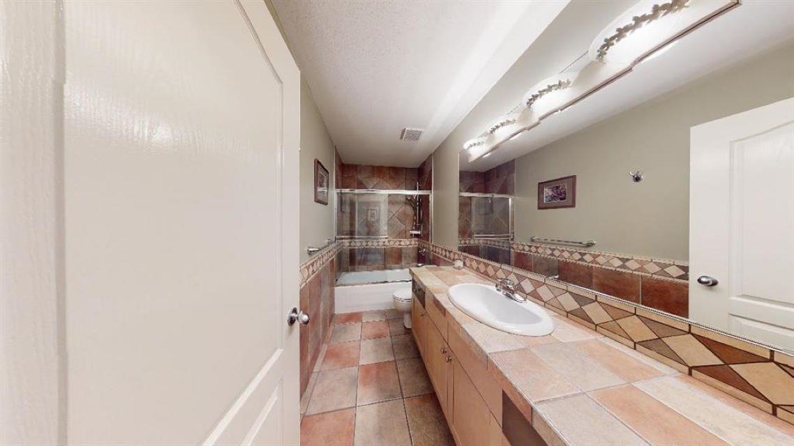 Listing image of 467 W KINGS ROAD