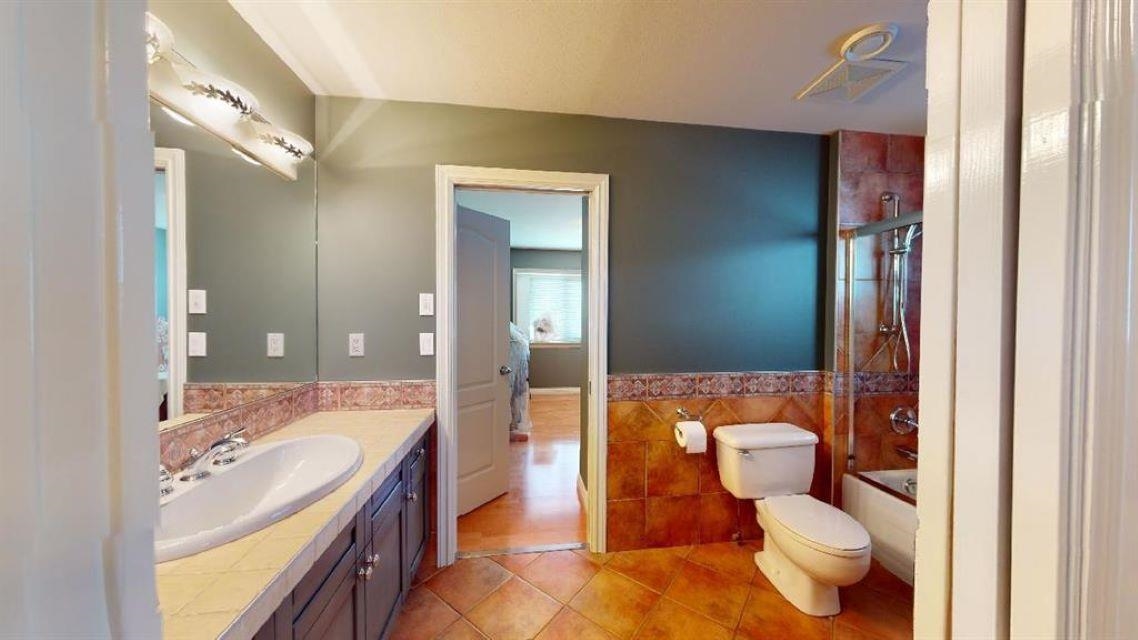 Listing image of 467 W KINGS ROAD