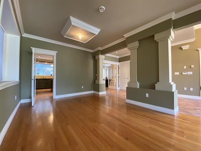 Listing image of 467 W KINGS ROAD