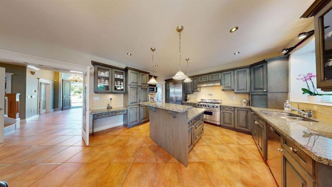 Listing image of 467 W KINGS ROAD