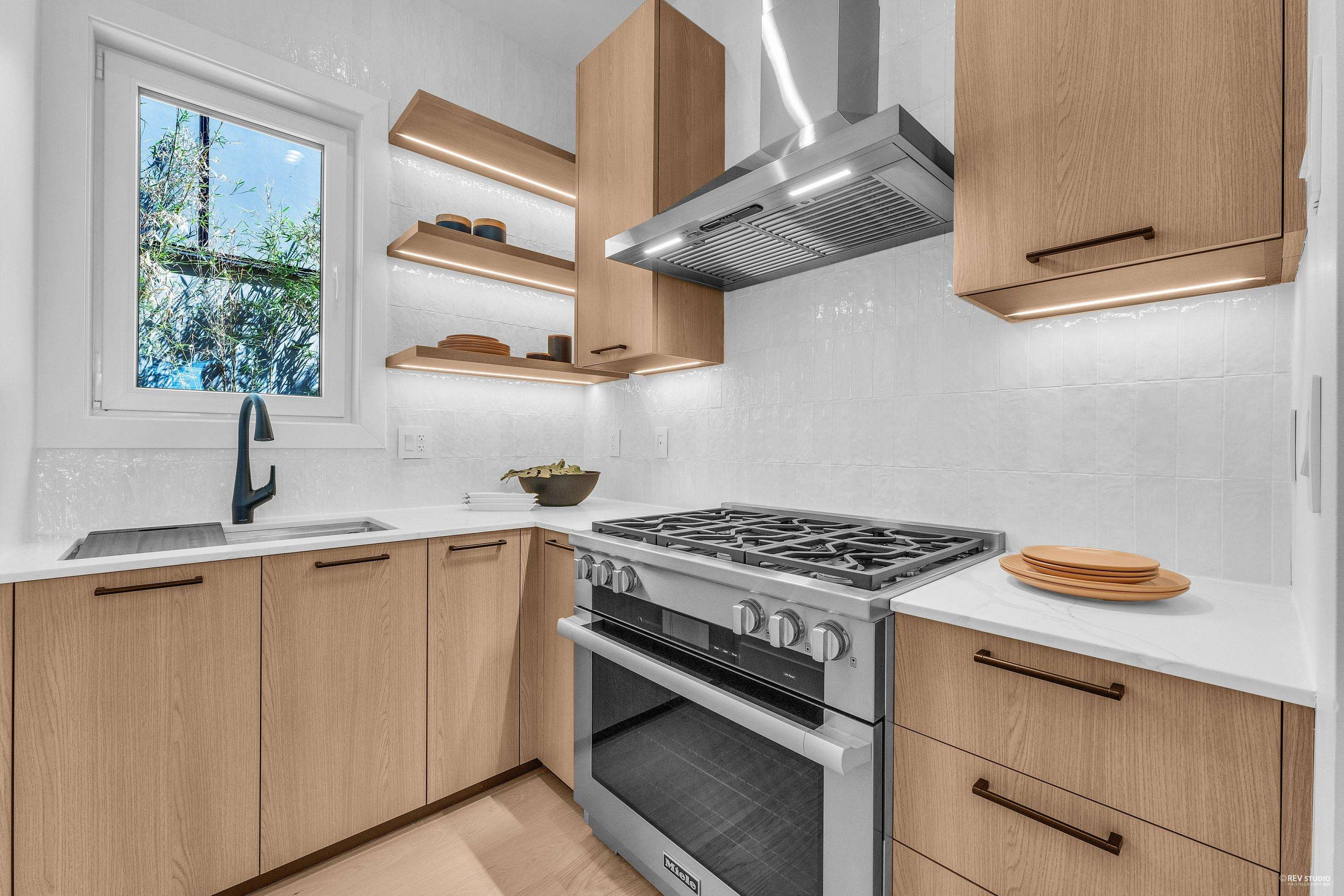 Listing image of 1029 ESPLANADE AVENUE
