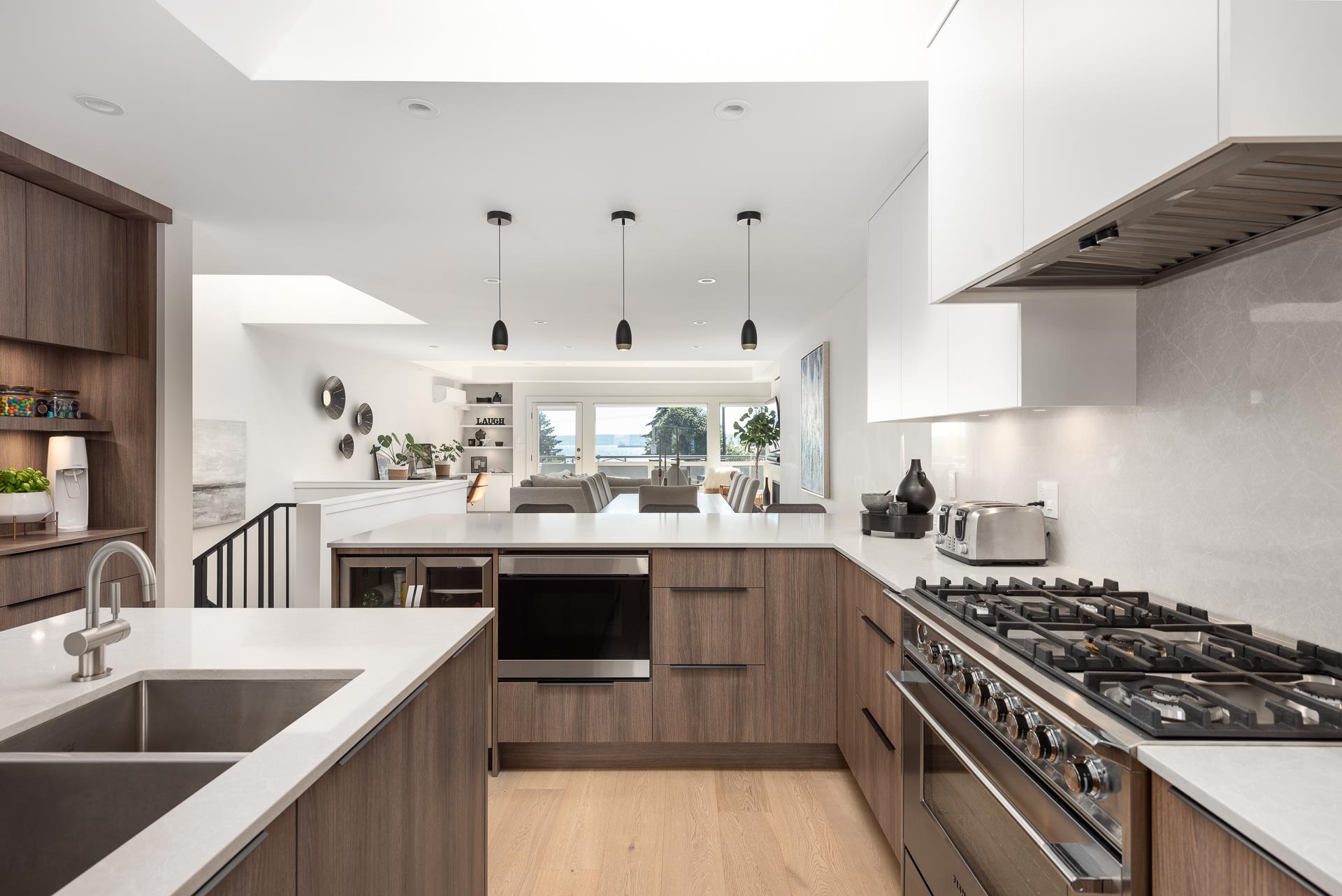 2526 MARINE DRIVE